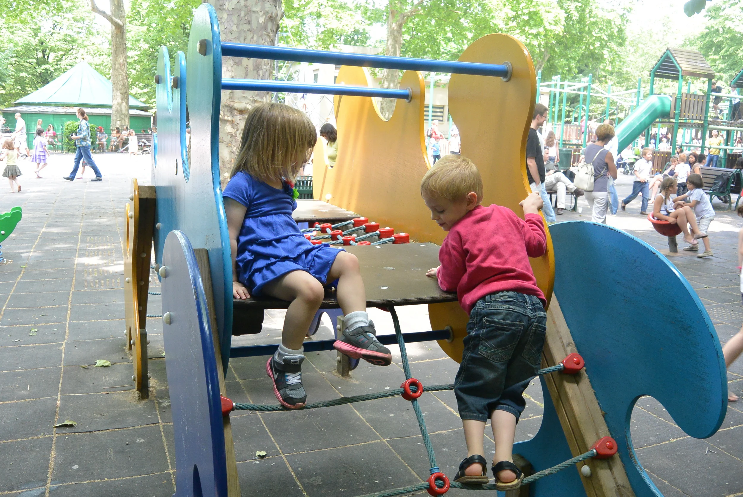 Peyton with her new french friend. &nbsp;The boy didn't speak a lick of English and both didn't care. &nbsp;It was the cutest thing ever.