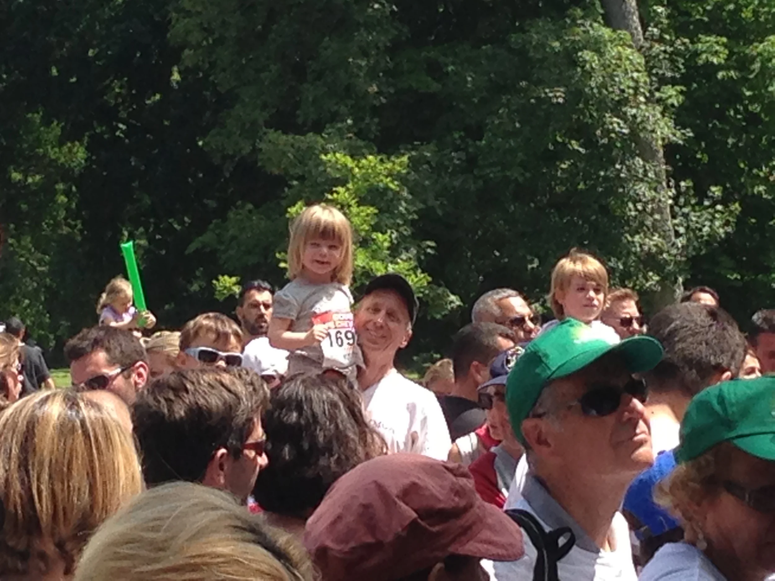 Peyton at the start line with Daddy.