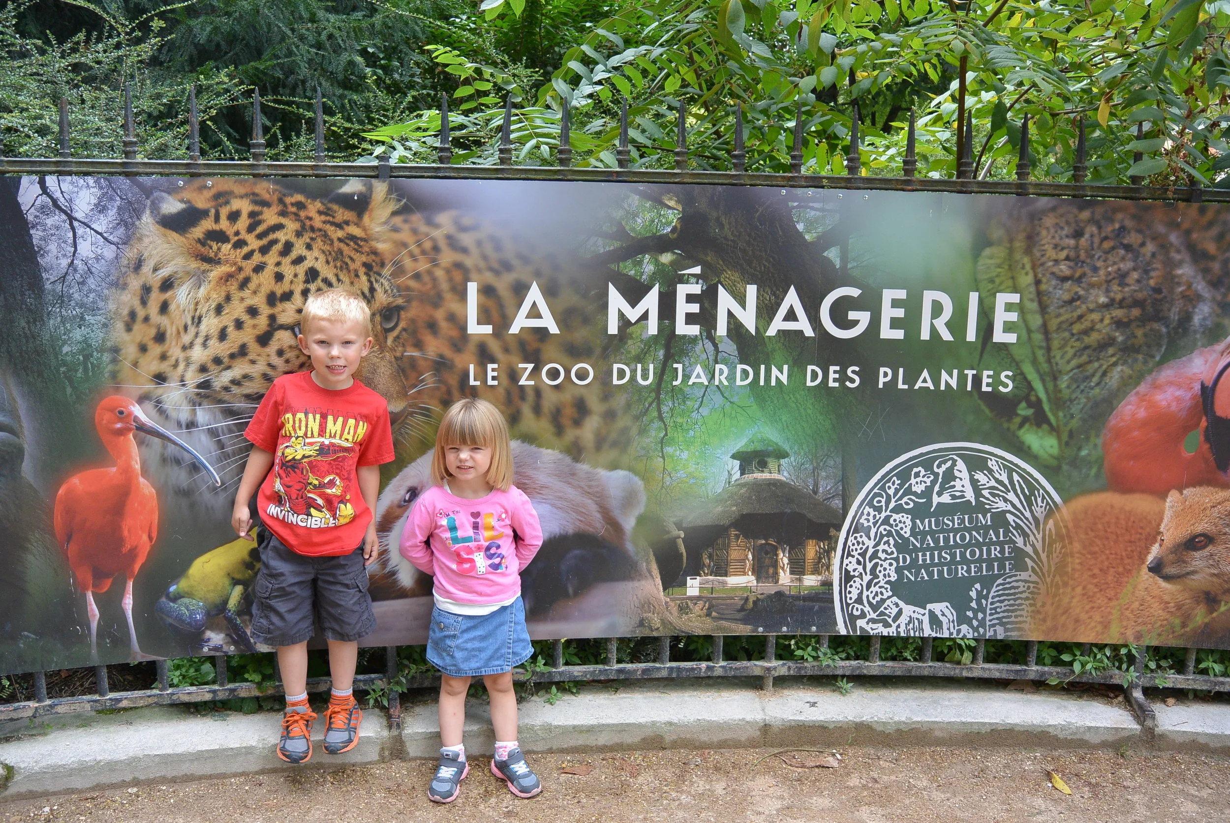 Heading into the zoo. 