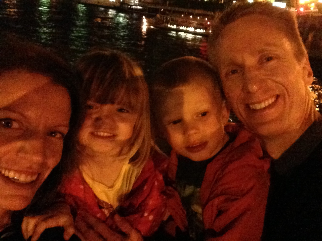 A night on the Seine with the family