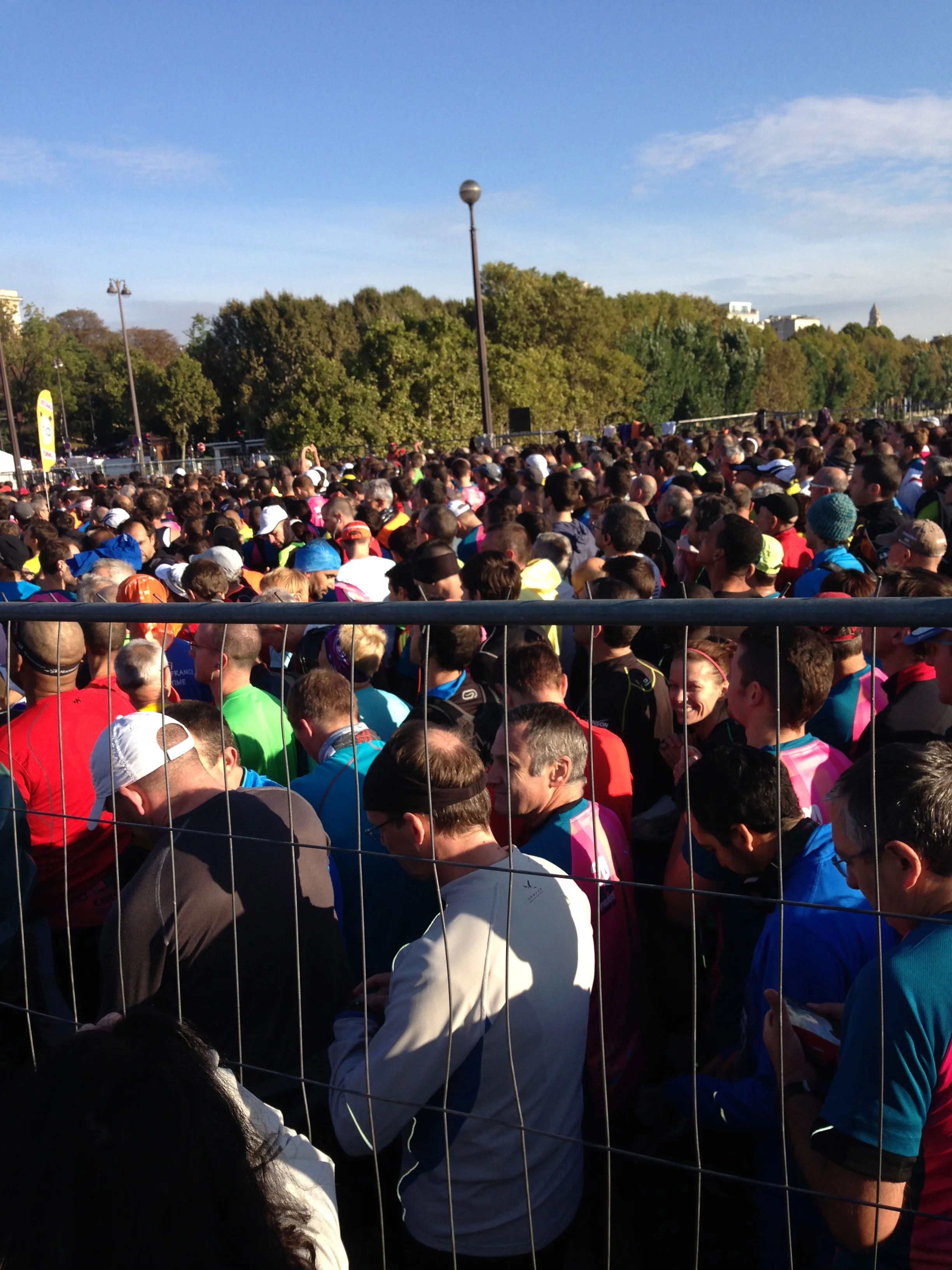Start of 20k Paris. &nbsp;I am in that crowd somewhere, along with 24k people.