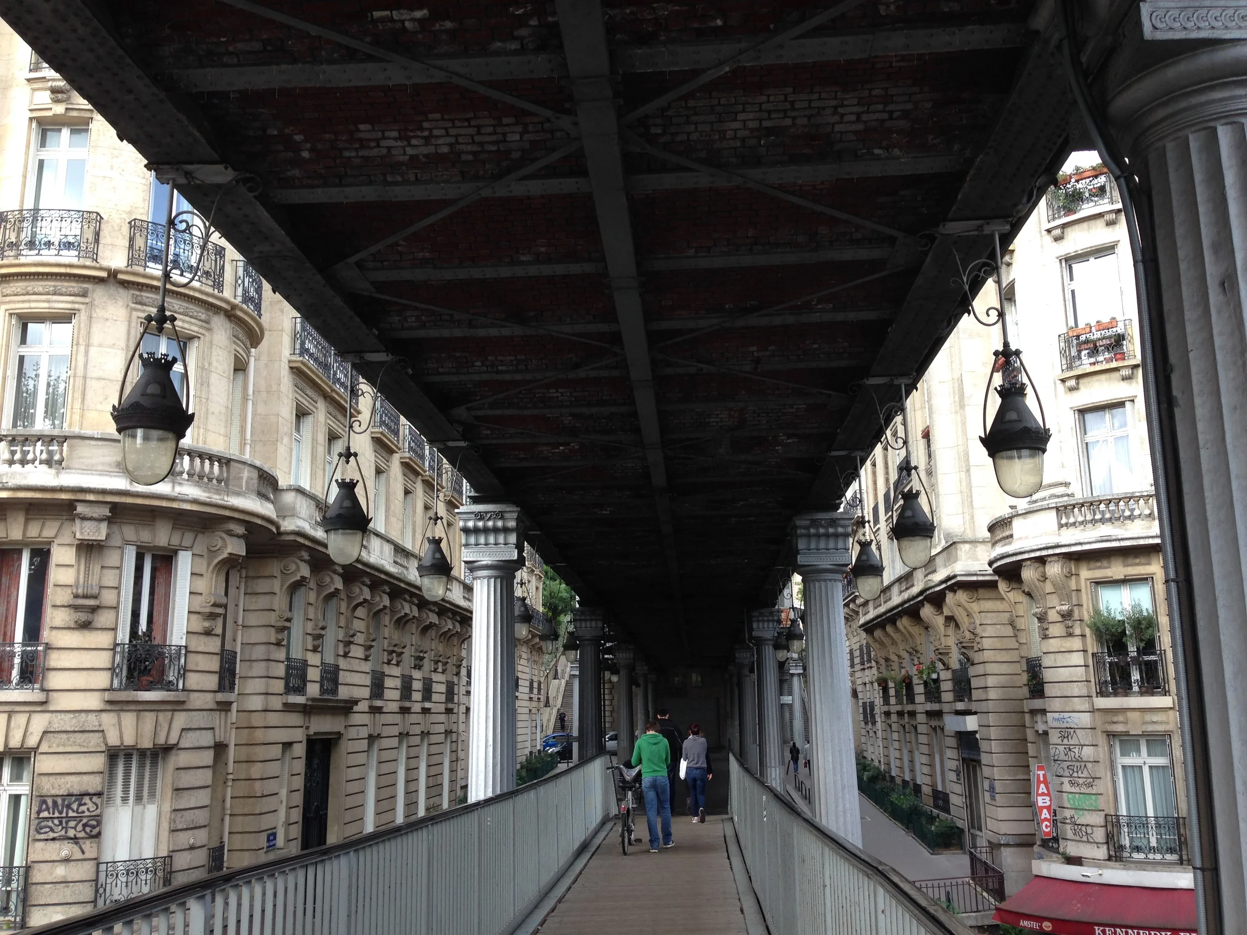 Under the 6 metro, just a really cool picture.