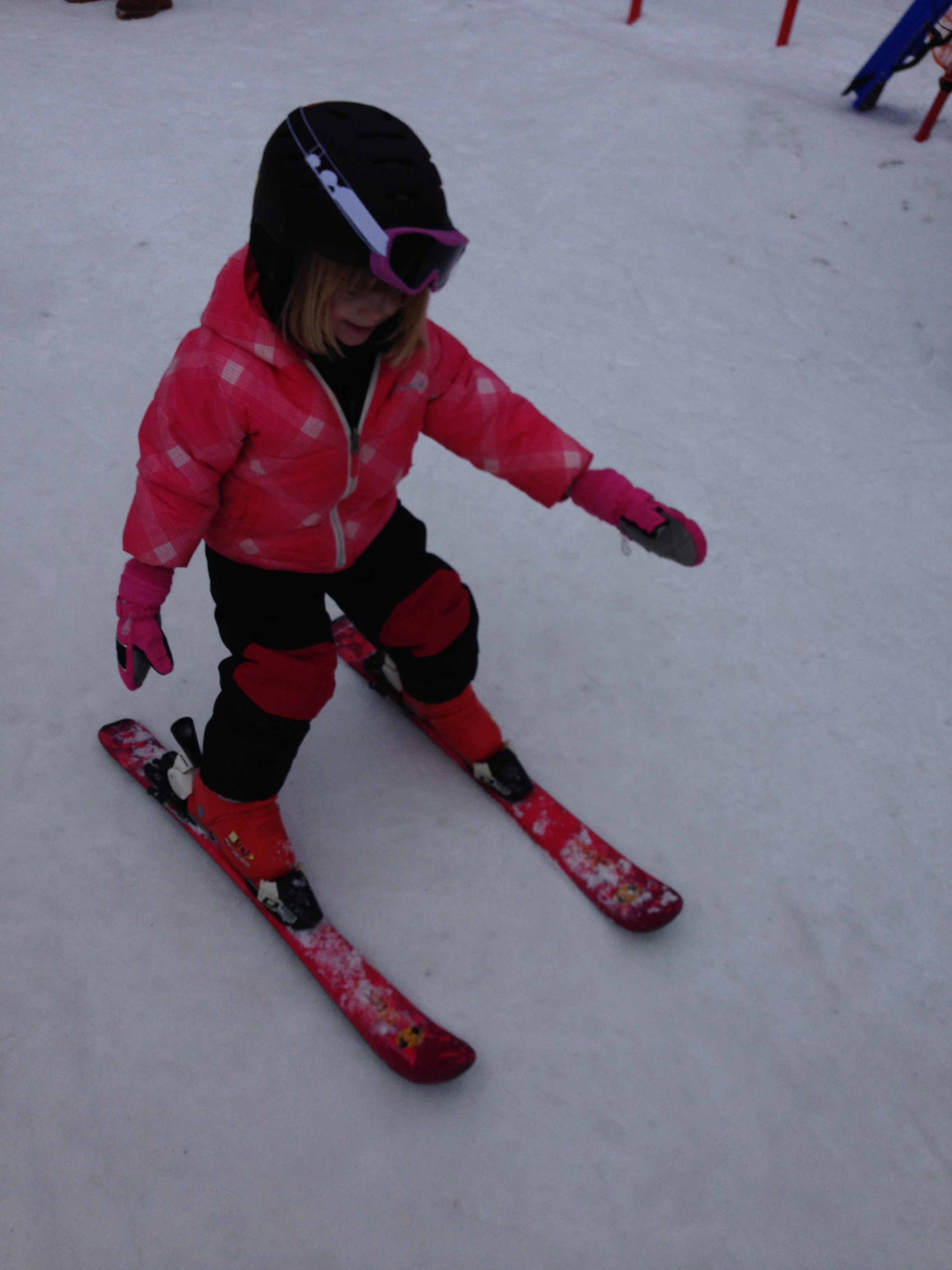 Peyton on skiis