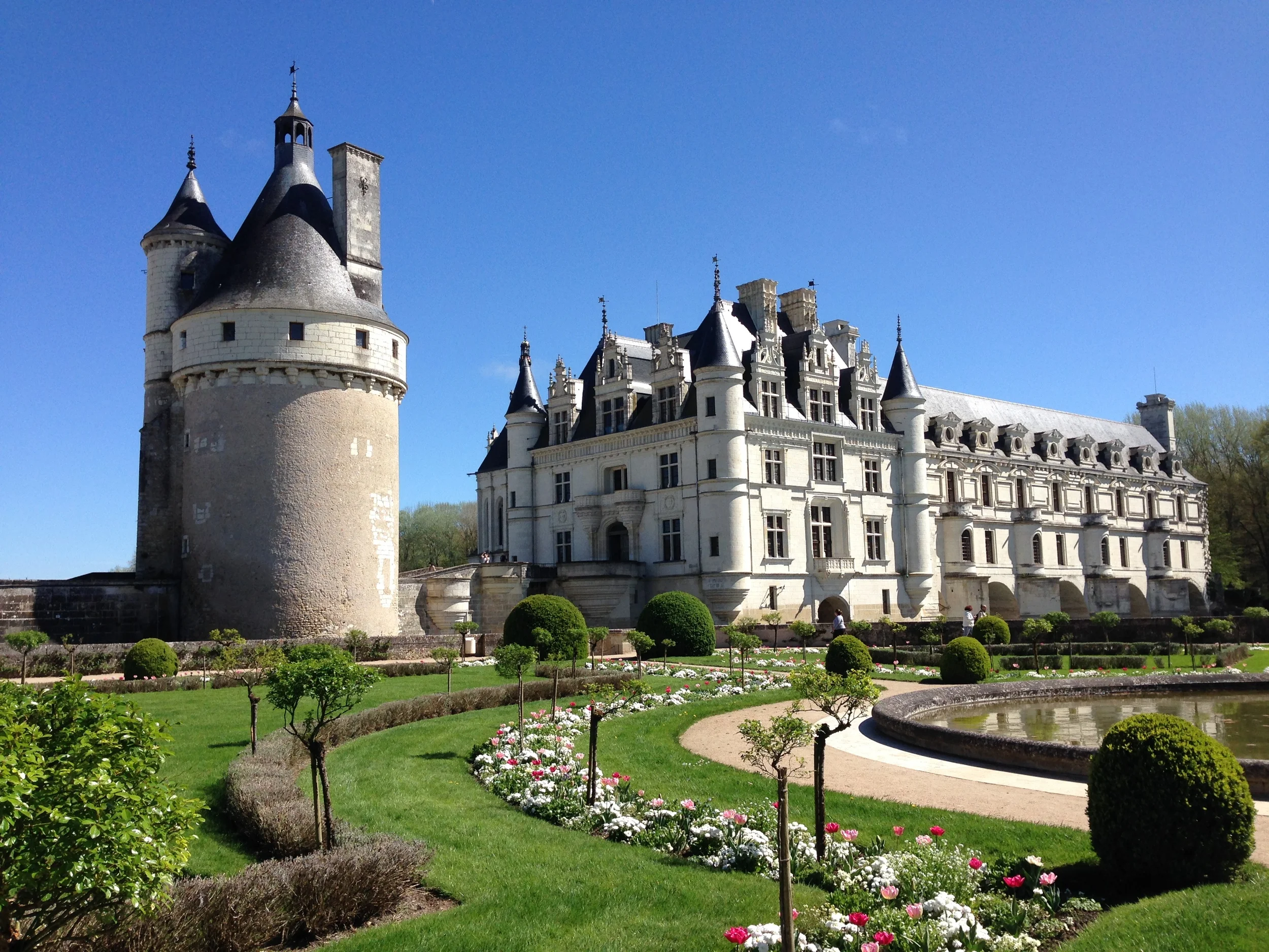 Chateau de Chenonceau. &nbsp;Sooo beautiful!