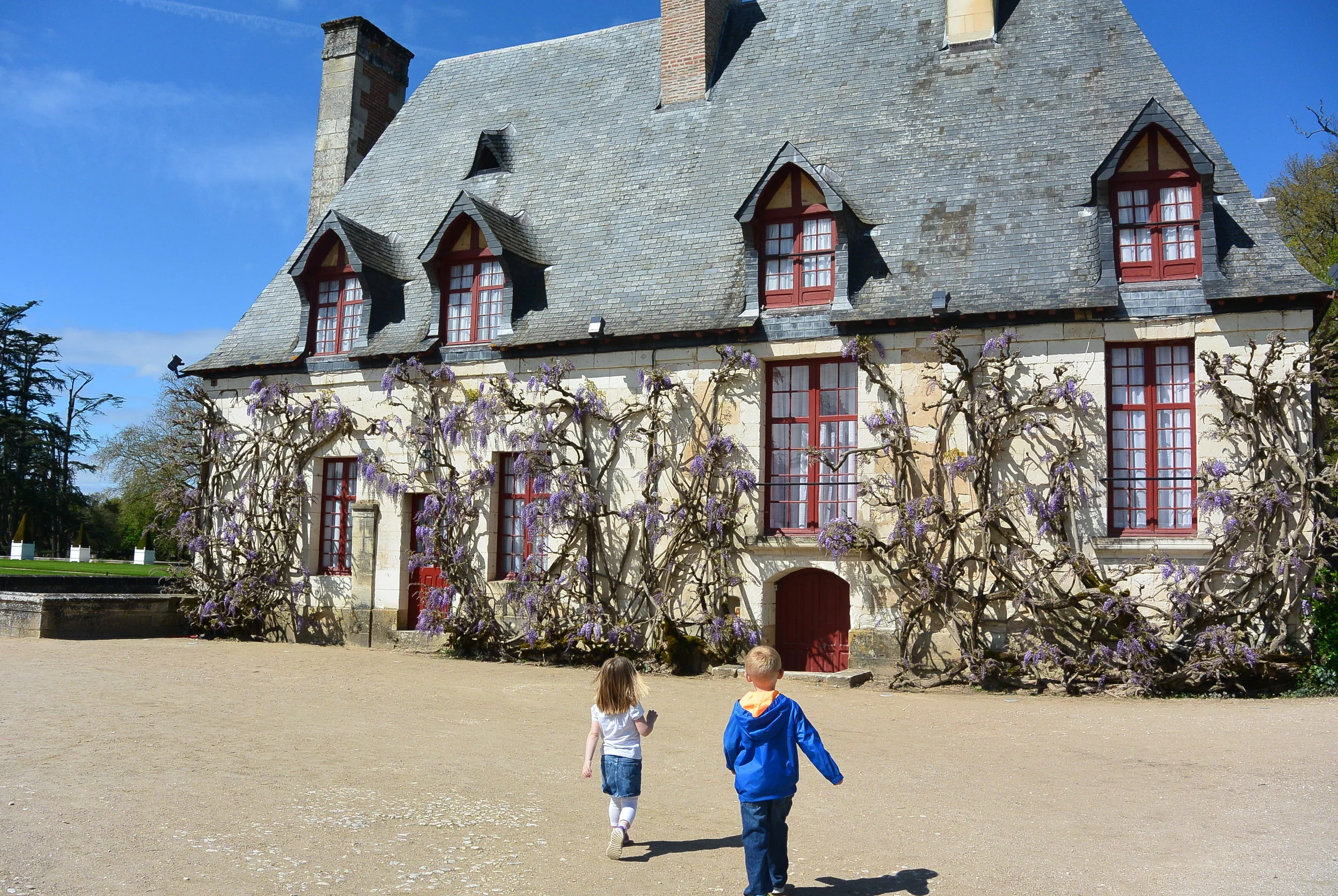 Loved this cottage on the grounds. &nbsp;Kids wanted to go knock on the door. &nbsp;I just love the vines and lilacs.