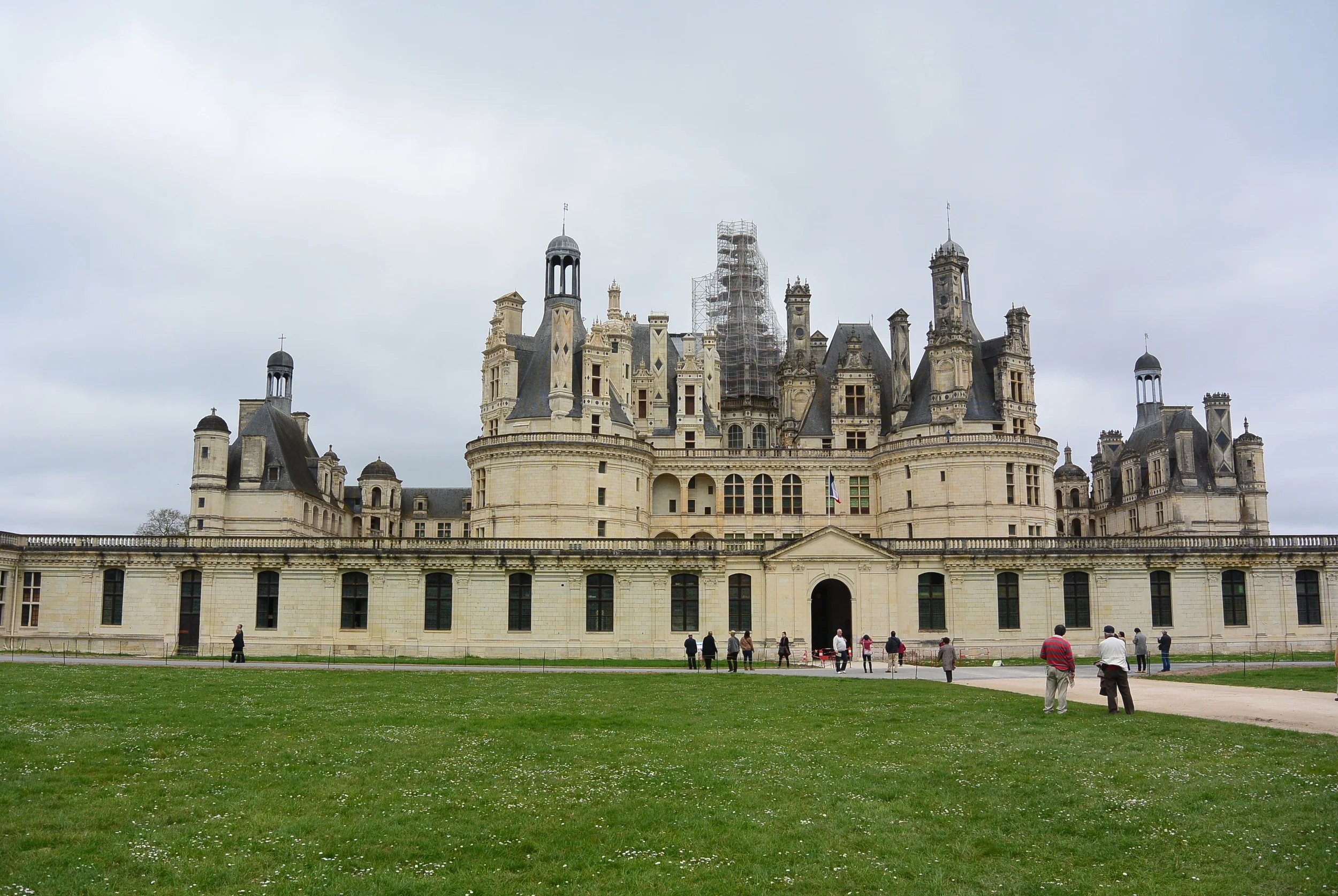 Chateau de Chambord. &nbsp;HUGE!!!!