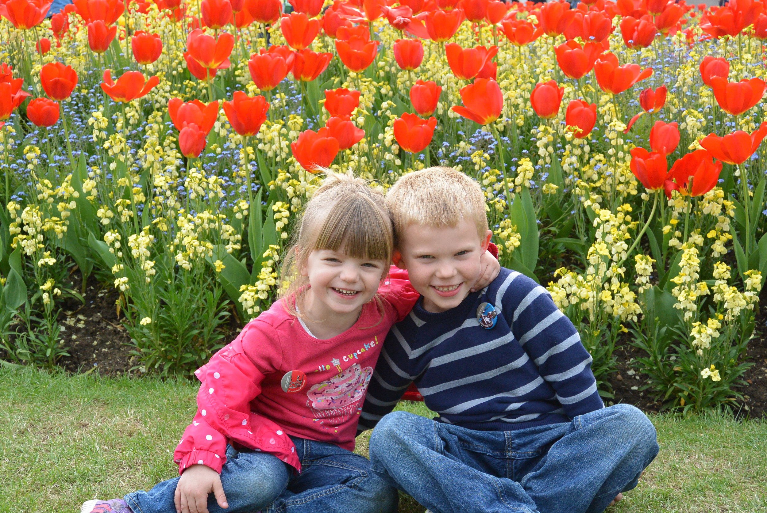 Not sure we were supposed to be on this lawn. &nbsp;Buckingham Palace.