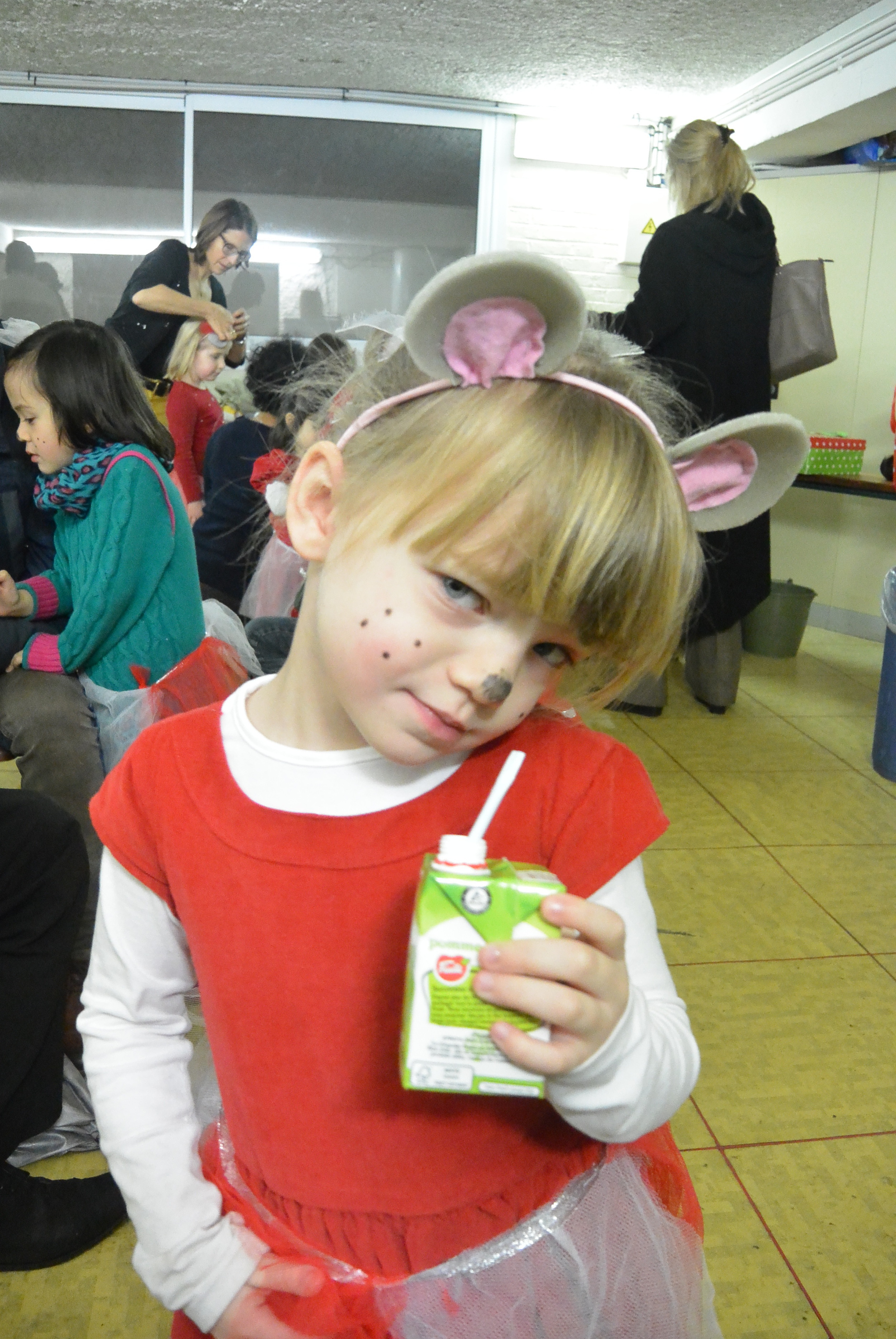 Peyton getting ready for her show....the look!