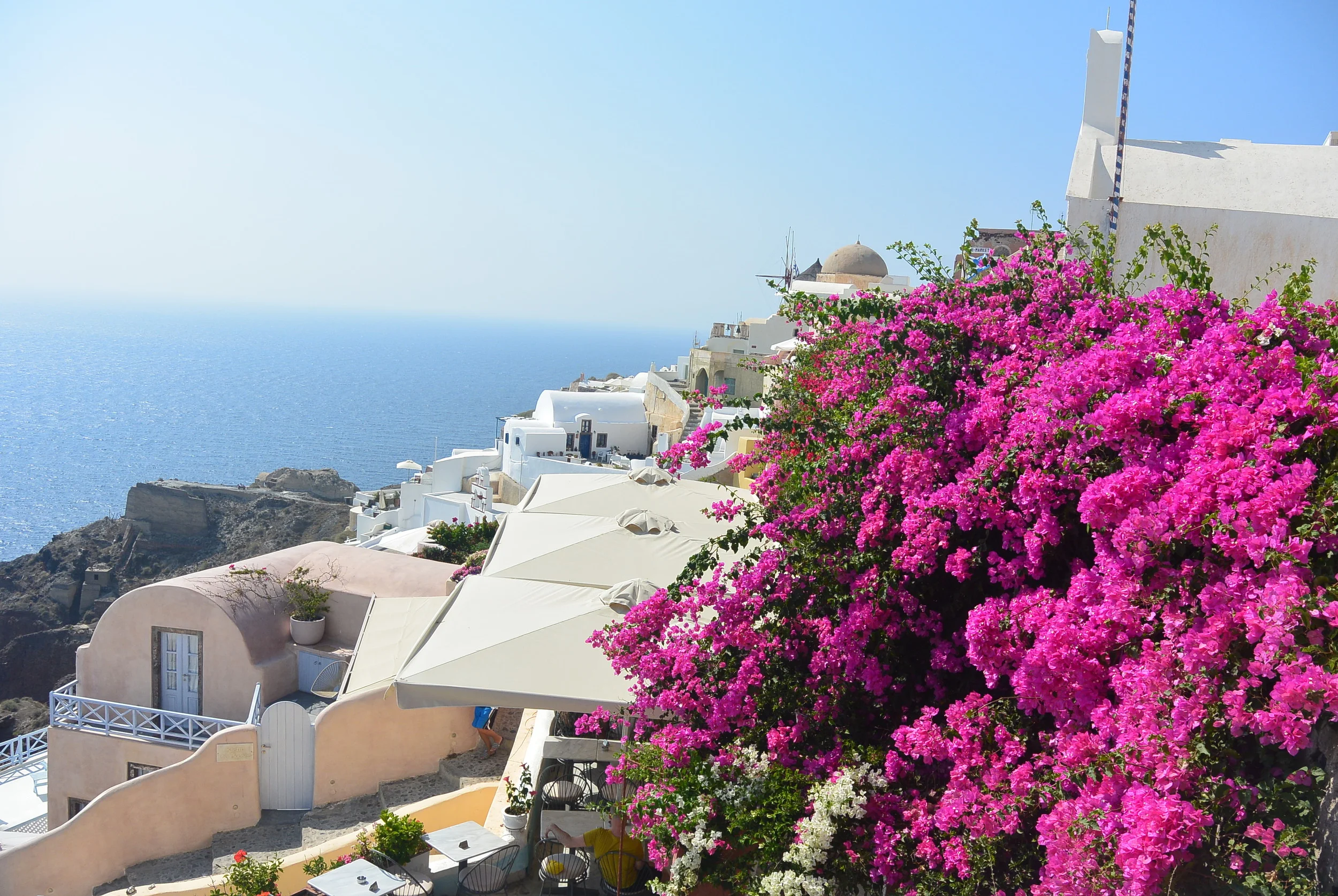 The flowers and white...spectacular!