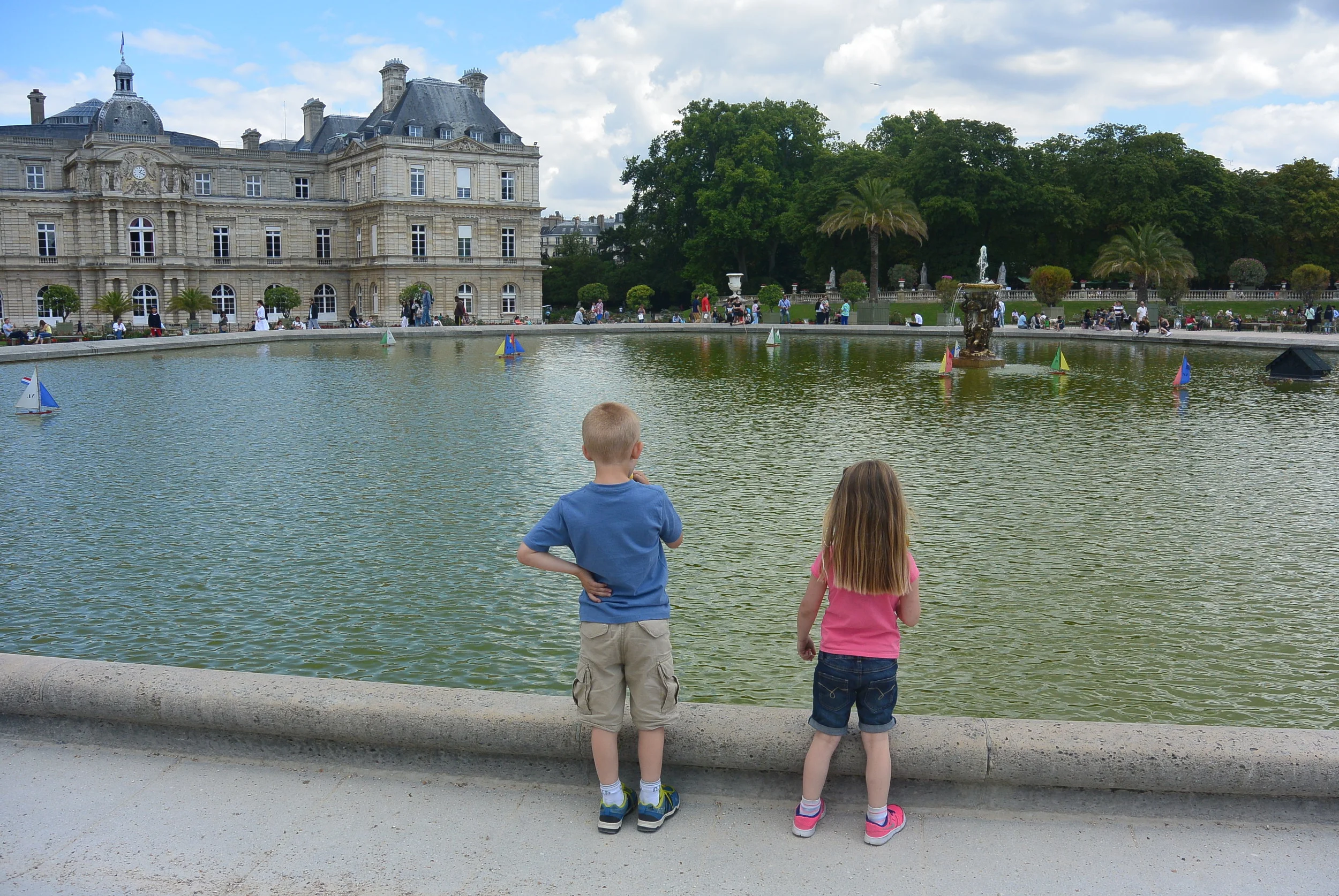 We all just love it here....especially watching the boats!