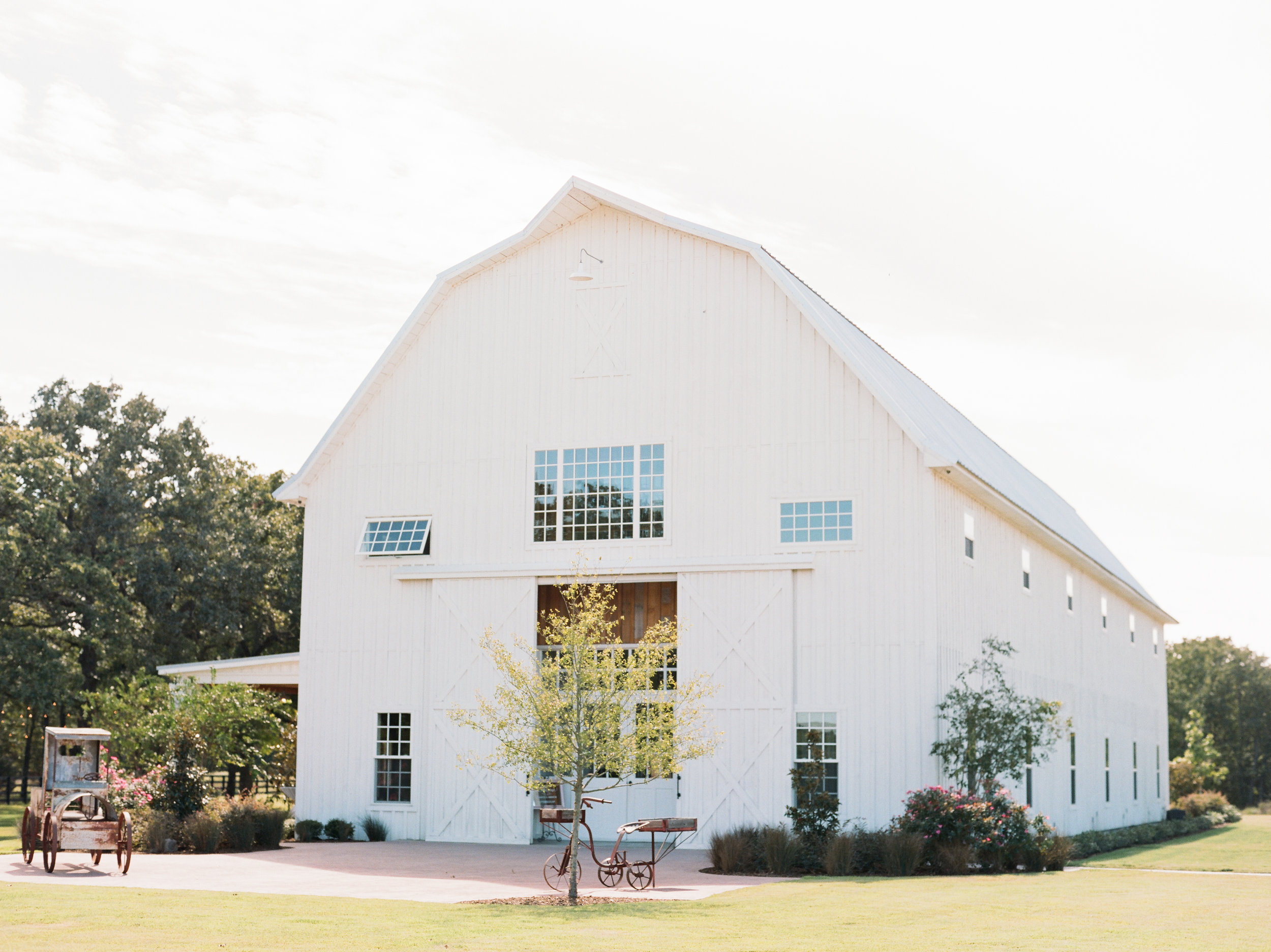 white-sparrow-barn-wedding-ar-photography-1