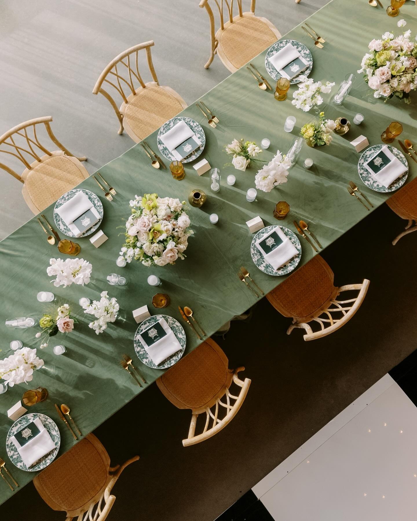 Getting ready to lay the table with the fancy sh*t 🍽️

I absolutely love to host but it can be stressful. So I hope everyone keeps calm and carry&rsquo;s on during the holiday season.

Definitely going to take inspiration from Vanessa &amp; Grant&rs