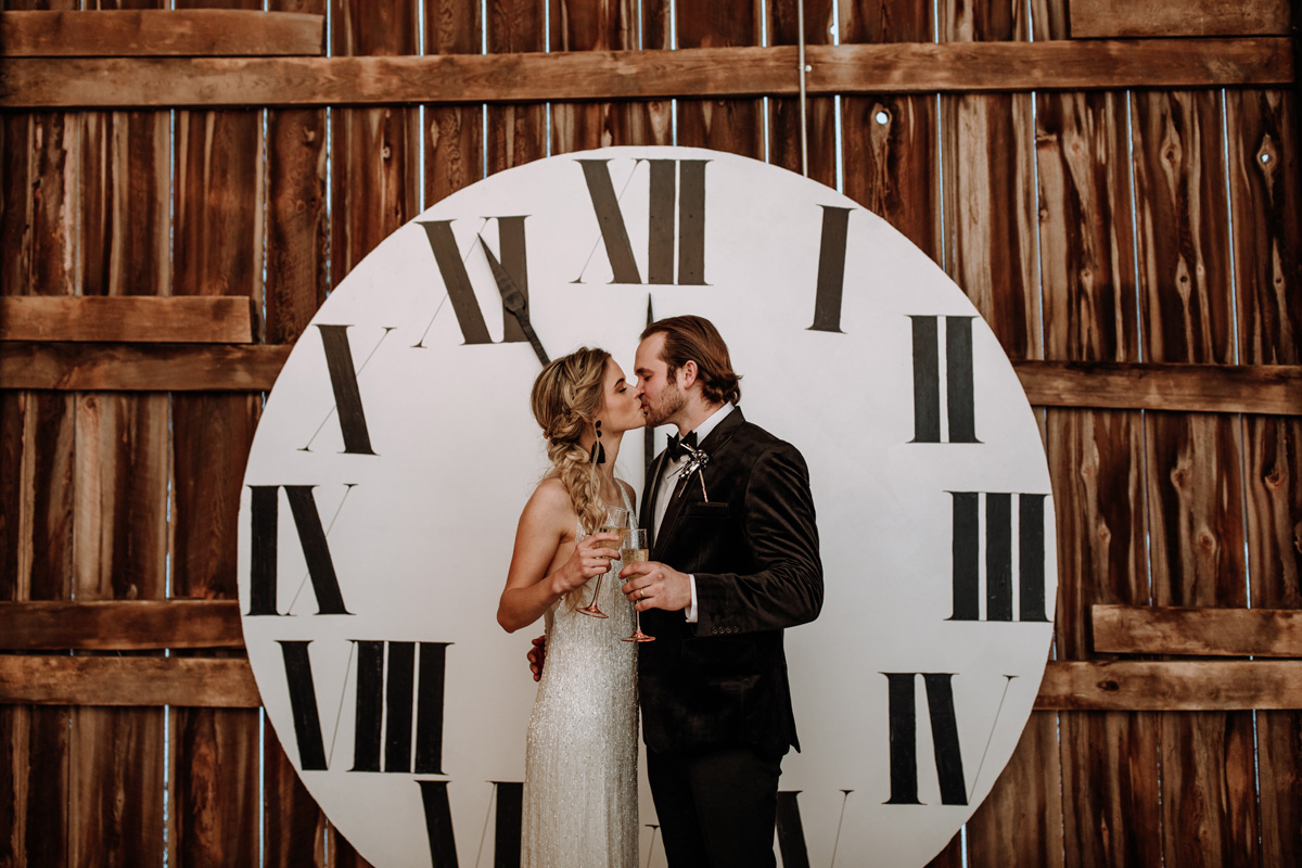 bride-and-groom-nye-kiss-wedding-photo