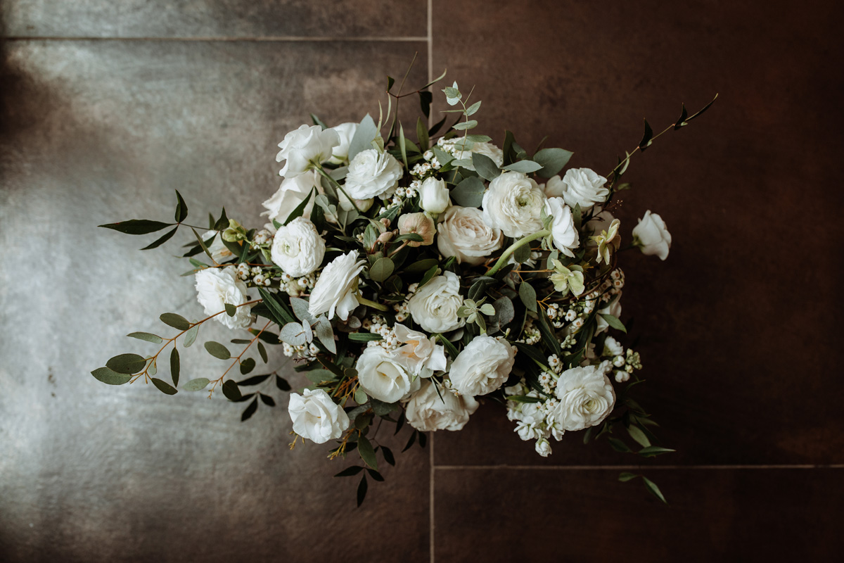 blue-jasmine-floral-design-winter-wedding