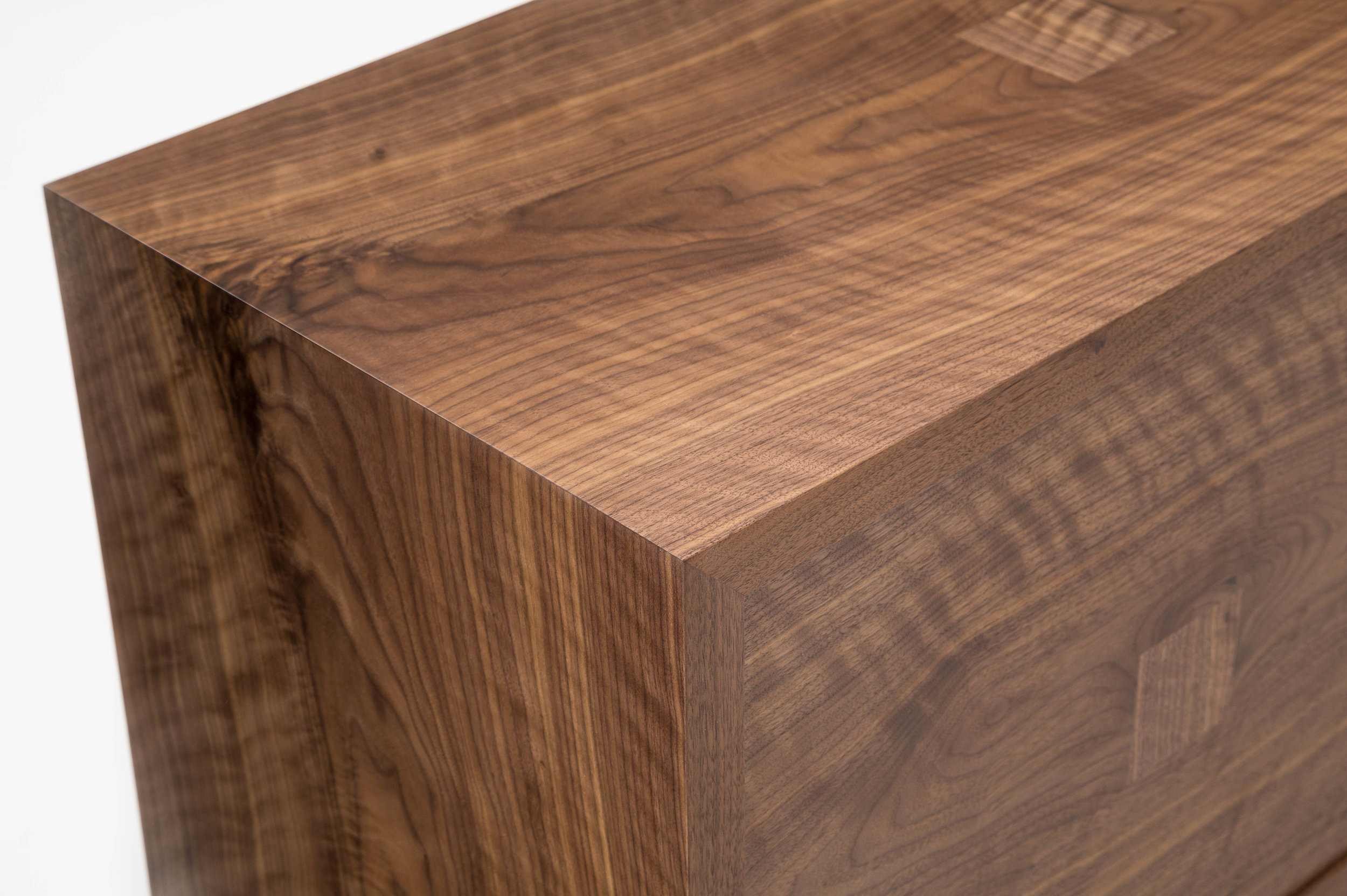 Martin.Credenza.EdgeDetail (1 of 1).jpg