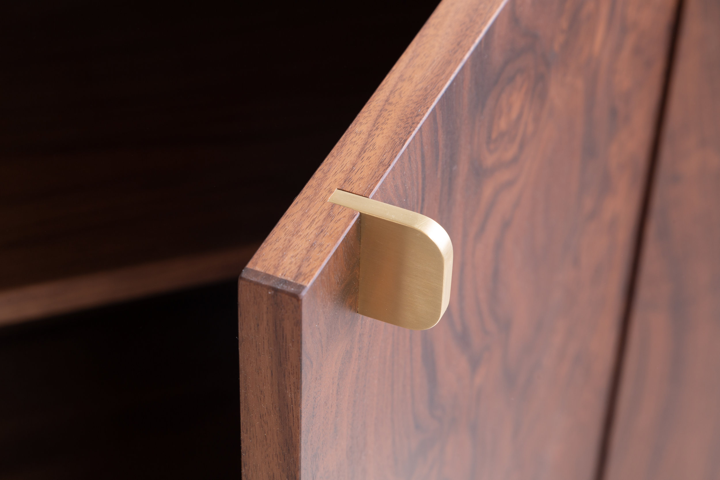 Laska.Walnut2.Hardware.jpg