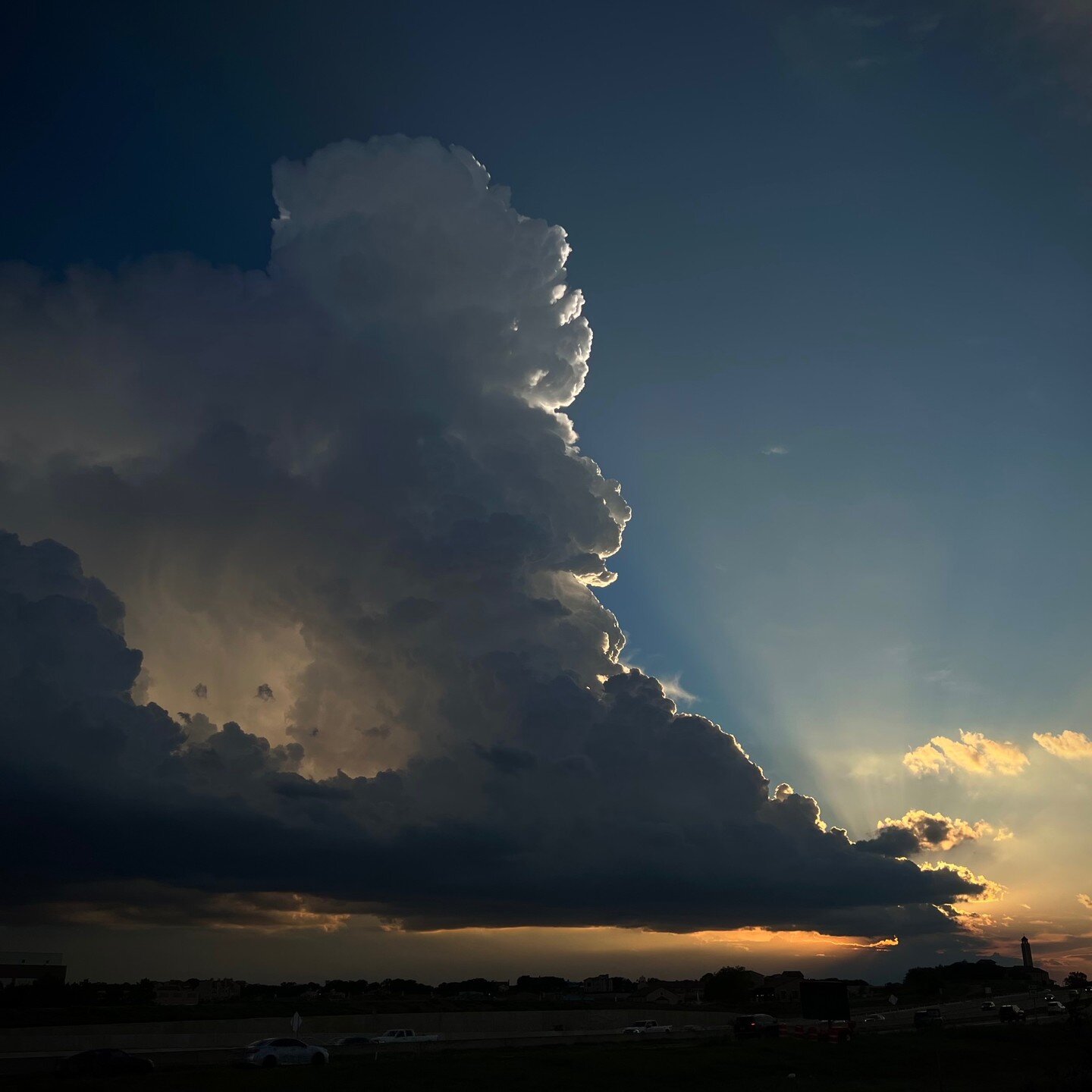 Drama in the skies.
⛅️
#cloudporn #Texas #sky #cumulus #thunderstorm #sunset #weather #meteorology #shotoniphone #iphonography #iwishihadmybigcamera #bestcameraistheonethatyouleftathomebutnevermindiguessaniphonewilldothejobfornow