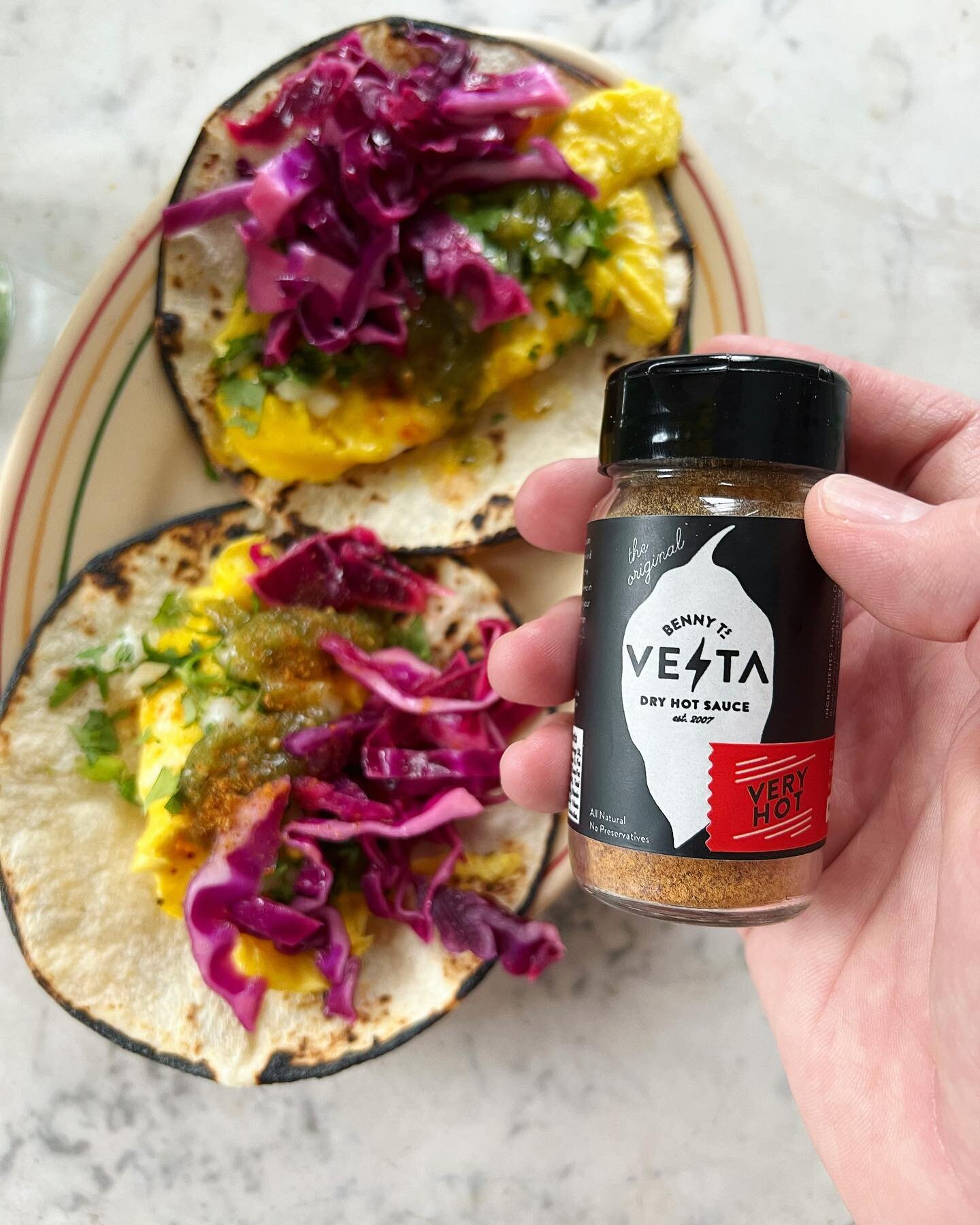 Taco Tuesday ft. @natirabinowitz 💜🌶️🌮 these look absolutely delicious! Share your creations with us using #whatdoyouvesta for a chance at a repost 🔥
&bull;
&bull;
&bull;
&bull;
&bull;
#vesta #bennytsvesta #hotsauce #dryhotsauce #hotsaucelover #ho