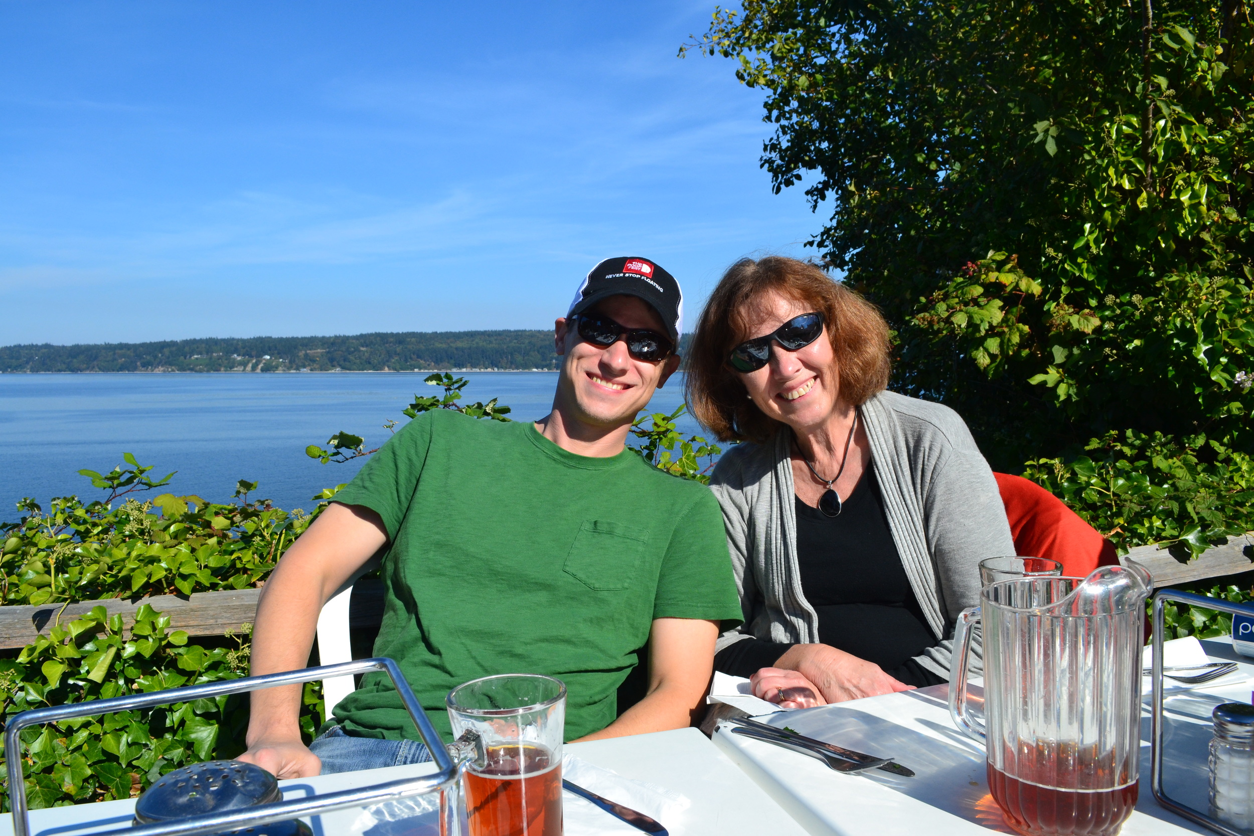 Papa and Nana meet Seattle