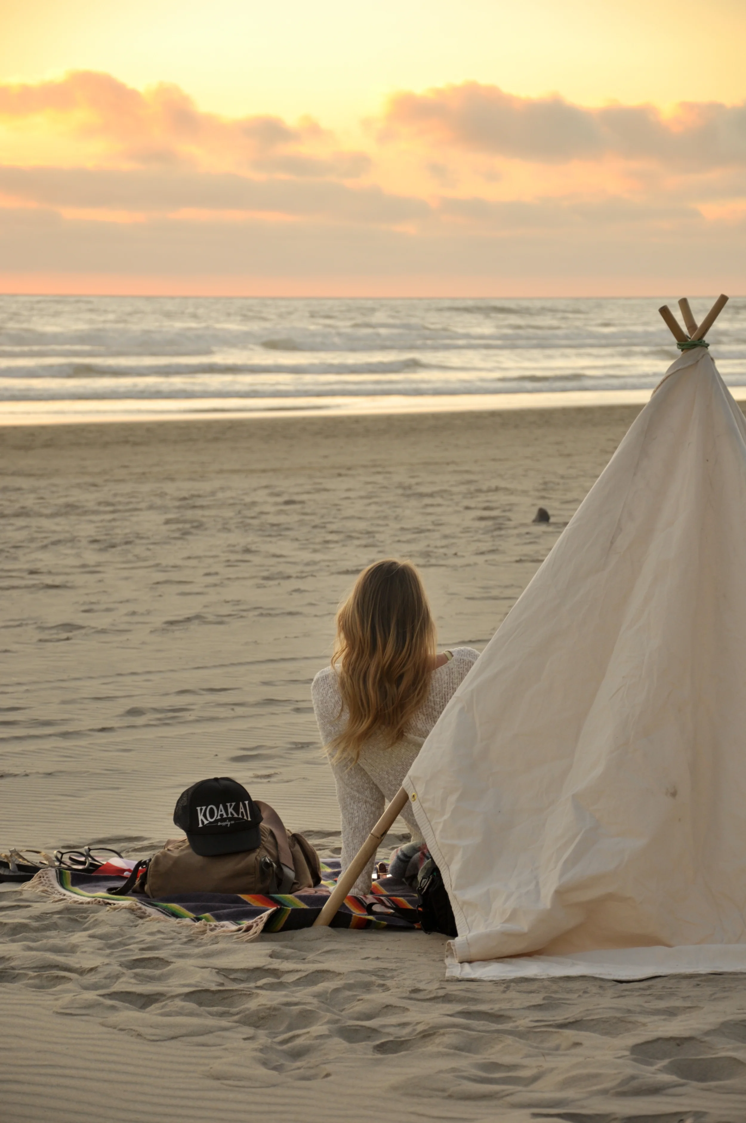 beachtipi_sunset.jpg