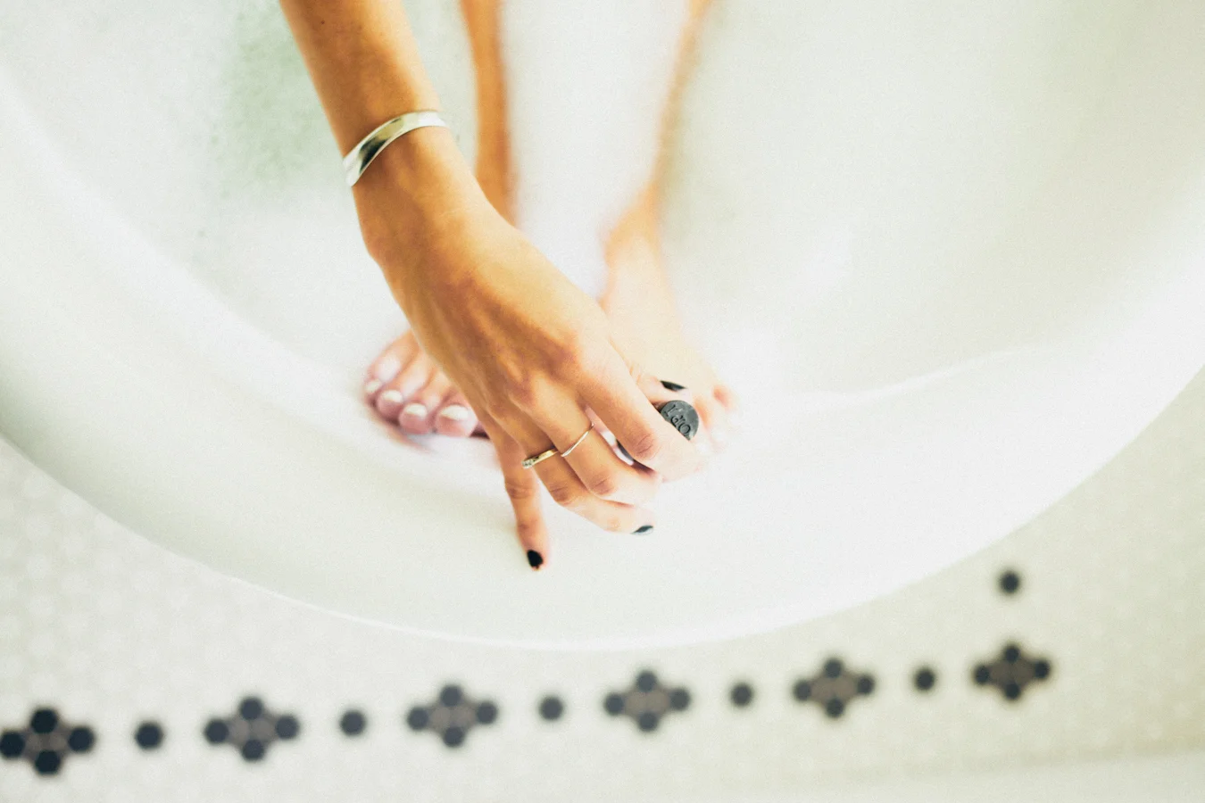 Relaxing in a warm bath with Skintimate-1.jpg
