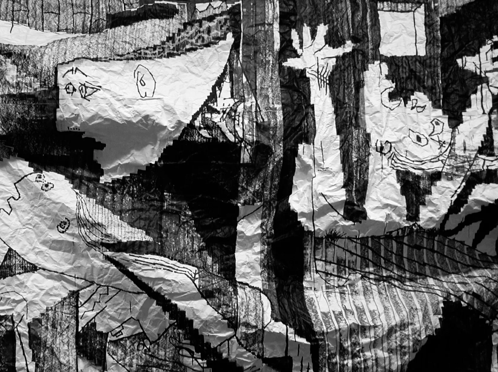 Detail of Serie estrujados (GUERNICA - XL), 2007. Felt-tip pen on indestructible paper, trash bag and carton box. 350 X 778 cm. Detalle Serie estrujados (GUERNICA - XL), 2007. Rotulador sobre papel irrompible, bolsa de basura y caja de cartón. 350 X 778 cm.