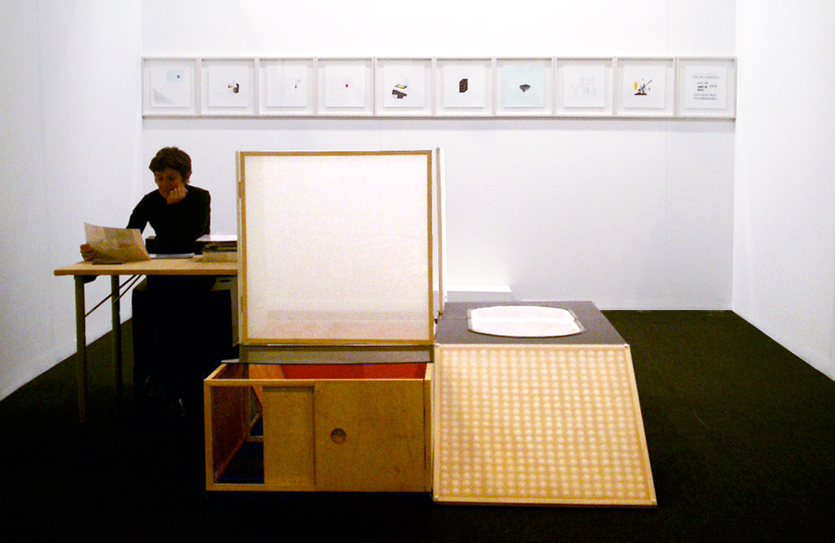 Sin Título (Prototipo de cosa inútil) , 2002-2006. Installation, mixed media. Variable dimensions. Ed. 1/3. Sin Títiuo (Prototipo de cosa inútil), 2002-2006. Instalación, técnica mixta. Dimensiones variables. Ed.1/3.