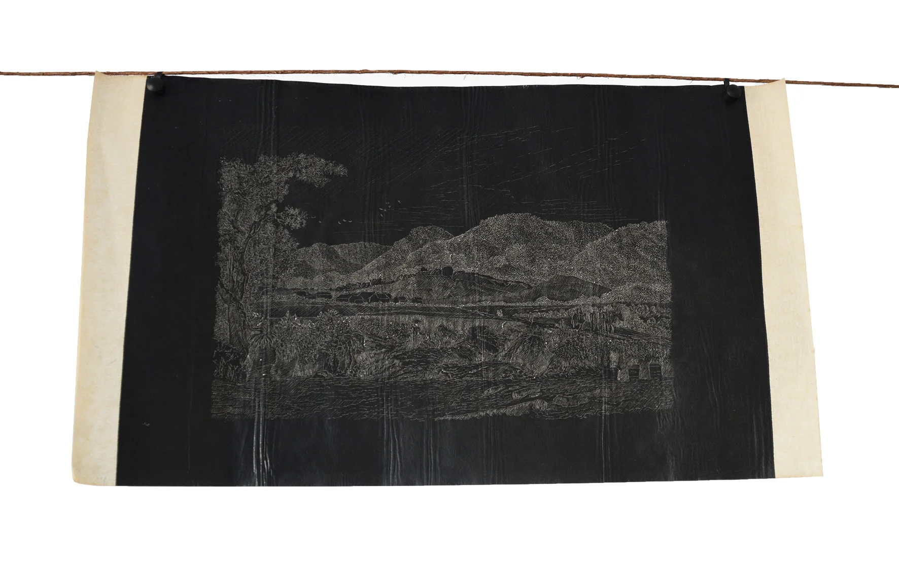 New Universal Geography. Suburd of History: from the general to the particular, 2013. Installation, books, hahnemühle photopaper, mimeograph´s cliches, mimeograph´prints, corn, tobacco, yucca, vine, audio locution. Nueva Geografía Universal. Suburbio de la Historia: de lo general a lo particular , 2013. Instalación, libros, hahnemühle fotografía, clichés de mimeógrafo, impresiones de mimeógrafo, maíz, tabaco, yuca, liana, audios locuciones.