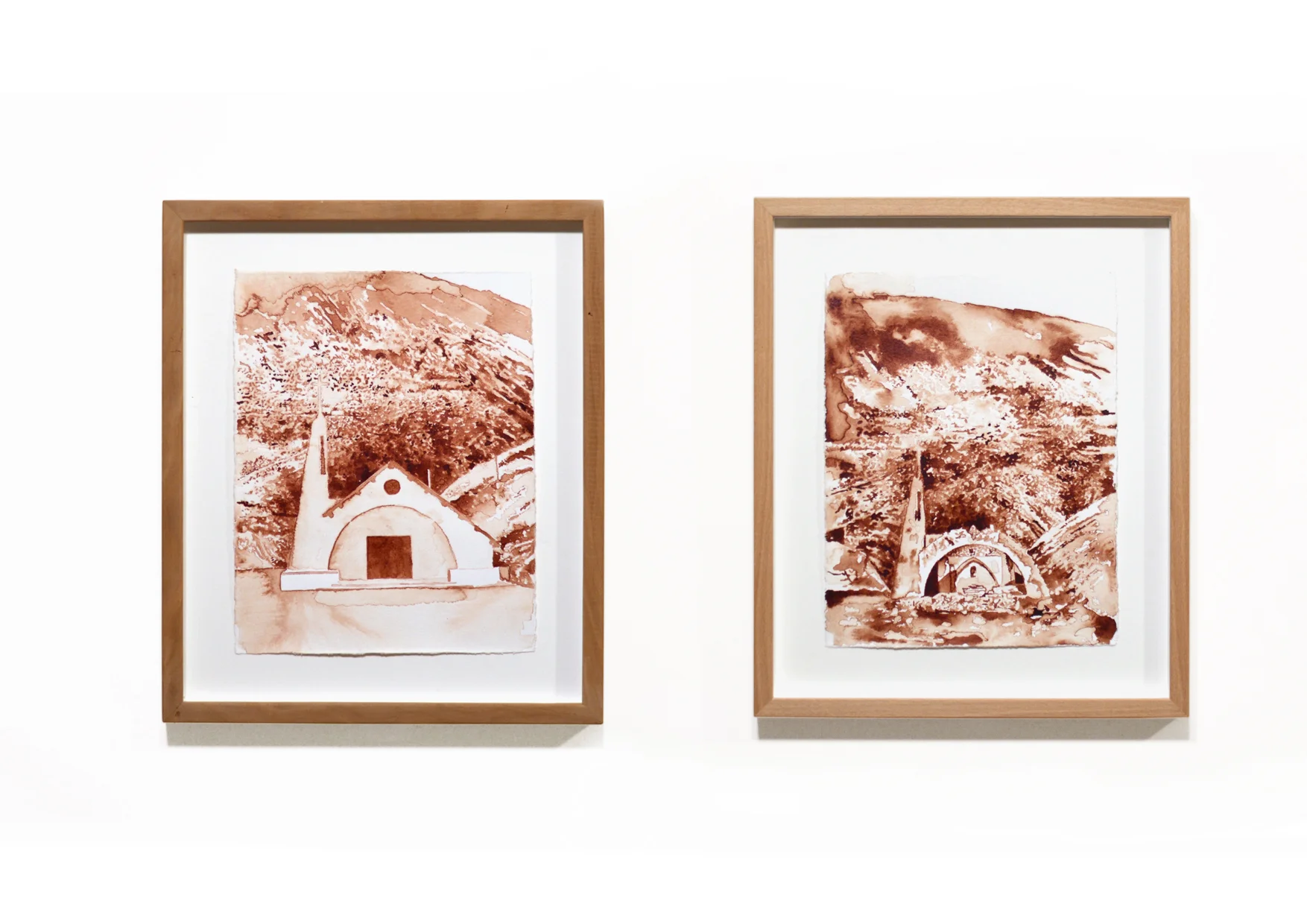 ENGAÑA (Capilla). Díptico. Sangre mía sobre papel Hahnemühle, marco madera de Haya 37 x 31 cm y Nogal37 x 31 cm. 2015. ENGAÑA (Capilla). Diptych. My blood on Hahnemühle paper, wood frame Hague 37 x 31 cm and walnut 37 x 31 cm. 2015.