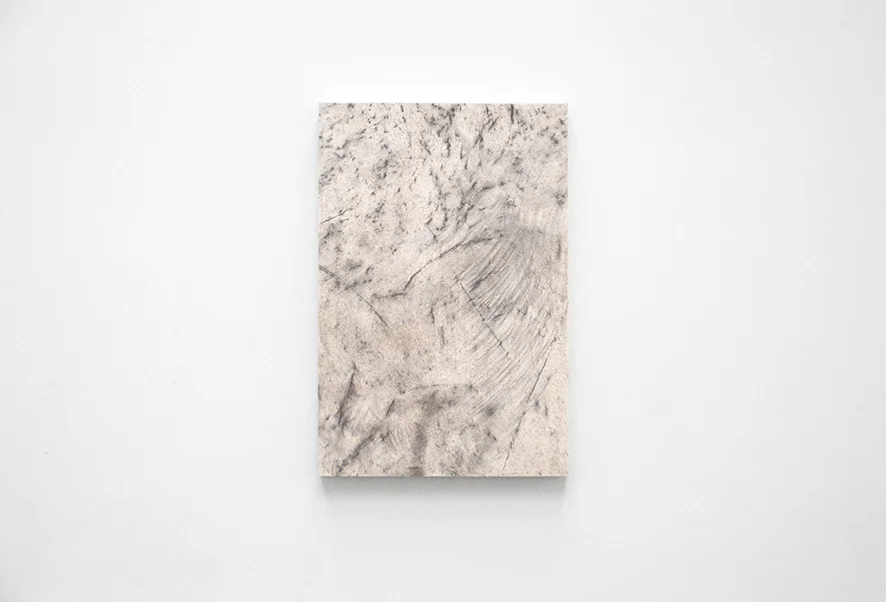 Lindero #2 , 2018. Fottage sobre papel de arroz, ceniza de madera, 60 x 40 cm. Lindero #2, 2018. Frottage on rice paper, wood ash. 60 x 40 cm.