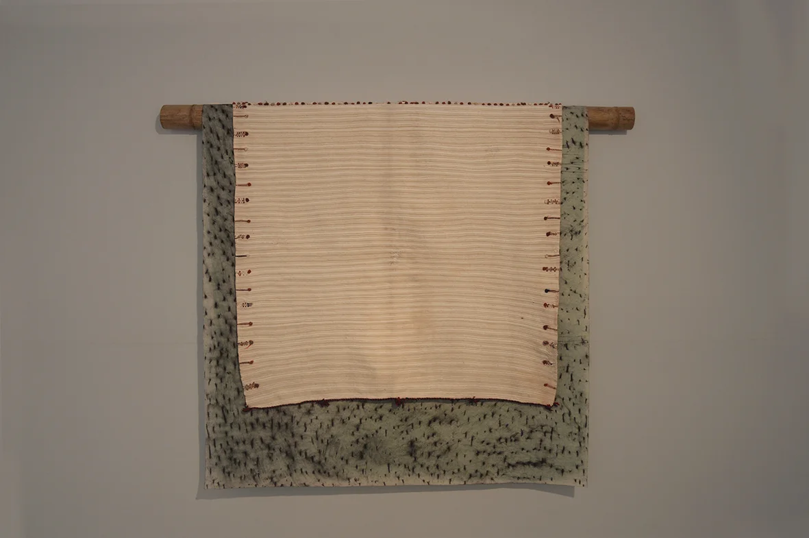 Sobre cómo puede flotar una uva en el océano# 6 , 2019. Jaike, caña, Frottage sobre papel de arroz, carbón, croma 120 x 100 x 5 cm. Sobre cómo puede flotar una uva en el océano# 6 , 2019. Jaike, bambu, frottage on rice paper, charcoal, chroma. 120 x 100 x 5 cm.