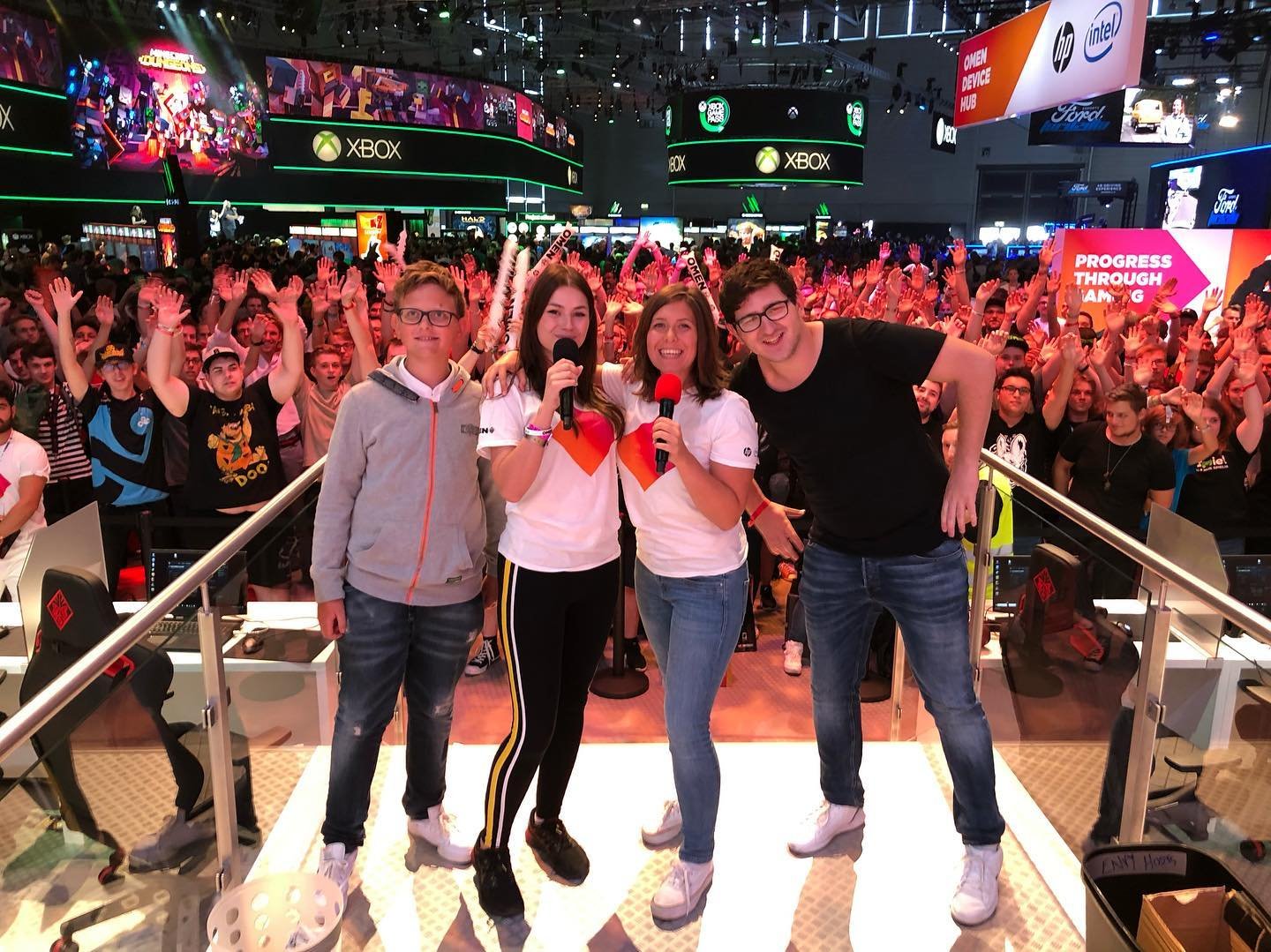 Usual silliness here at #GamesCom2019
.
.
.
#gamescom #cologne #stagemanagement #showproduction #showproducer #liveshow #liveevent #gaming #onstage #mygirls