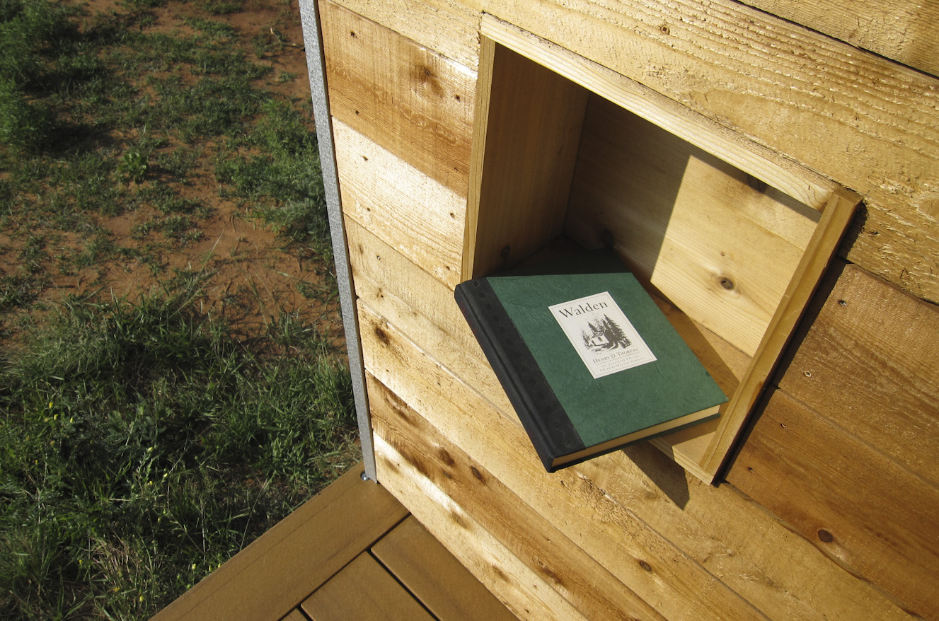 04_detail_porch_book_web.jpg