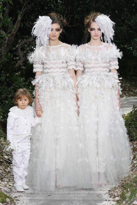 Kati Nescher and Ashleigh Good as the now famous two brides with Hudson Kroenig at Chanel Spring 2013 Couture | Marcus Tondo 
