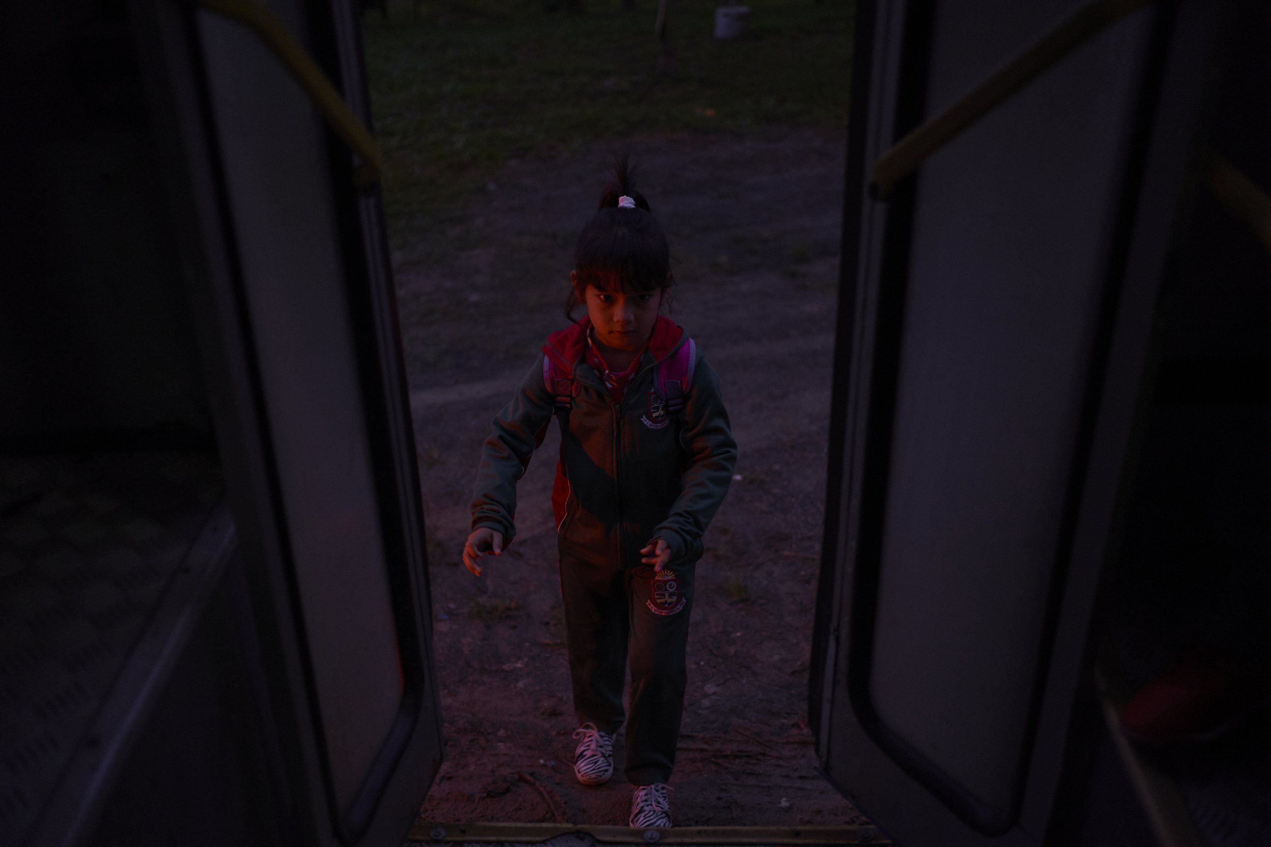Yara Carolina Conlam Lerlonda gets into the school bus. The bus gets her and other Xokleng kids at the Ibirama-Laklãnõ Indigenous Territory, and non indigenous kids outside the territory. Xokleng families fear that “the white people who are deba