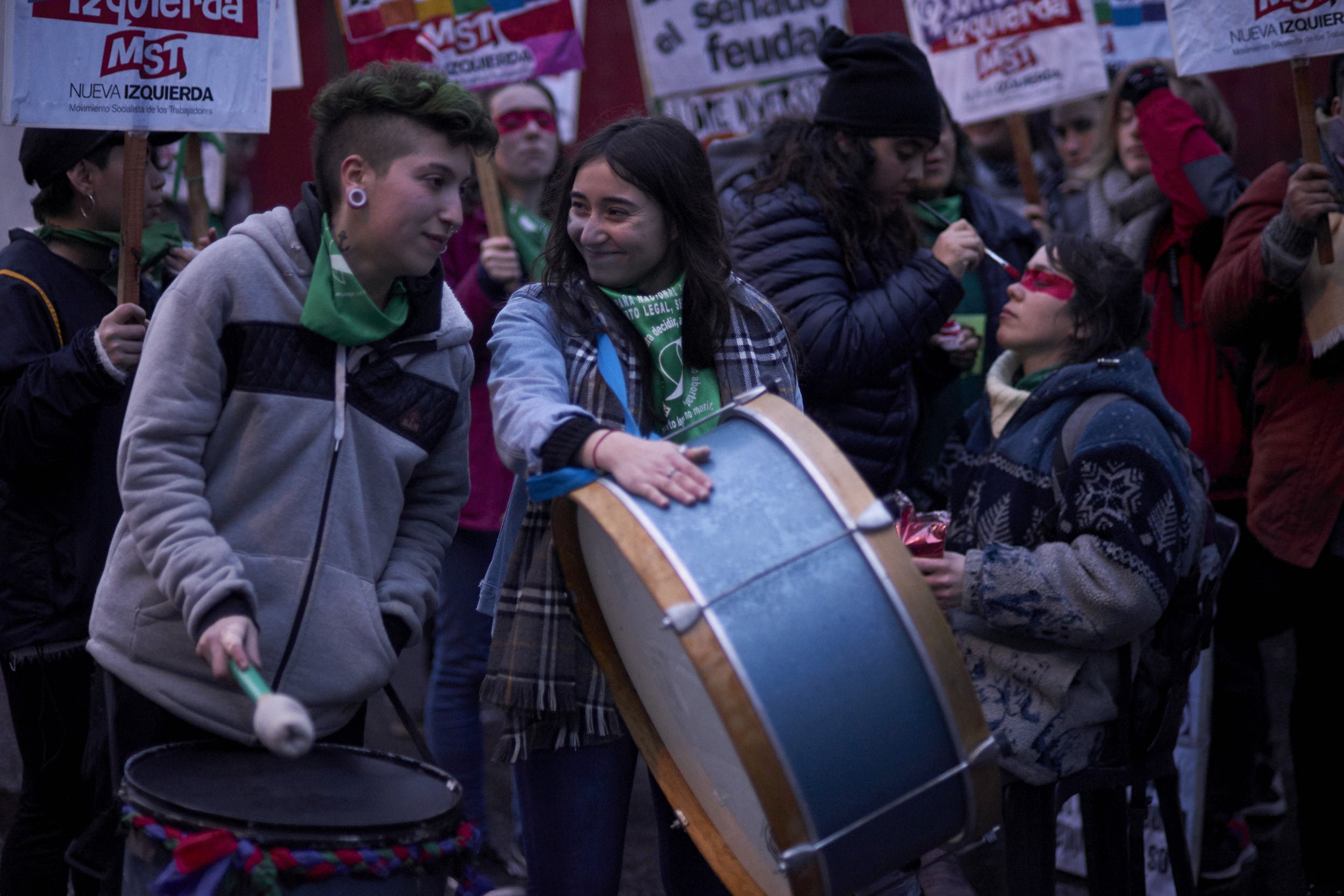 Demonstrator during a vigil demonstration in favor of legalizing abortion outside the Congress in Buenos Aires, Argentina, August 8 , 2018. Mariana Greif, La Diaria