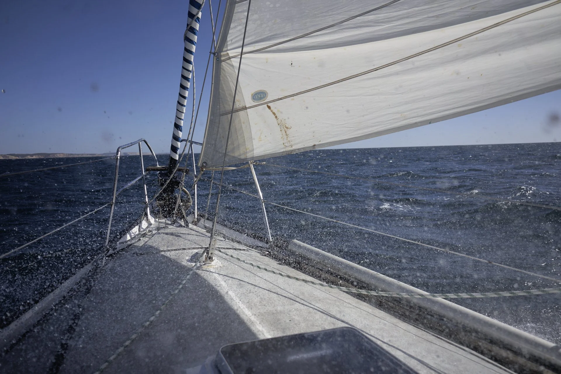 Yka s a visual project developed over 5,000 nautical miles aboard a 12-meter sailboat, older than I am — built in 1987 and shared with a diverse crew. Through these images, the project seeks to explore the relationship I’ve had — and that we, as hum
