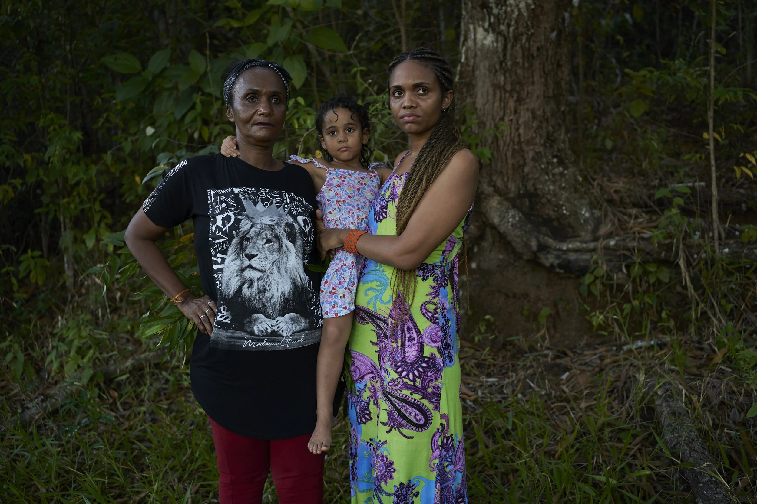  Daniela with her mother and her daughter, by the Xingu river.  