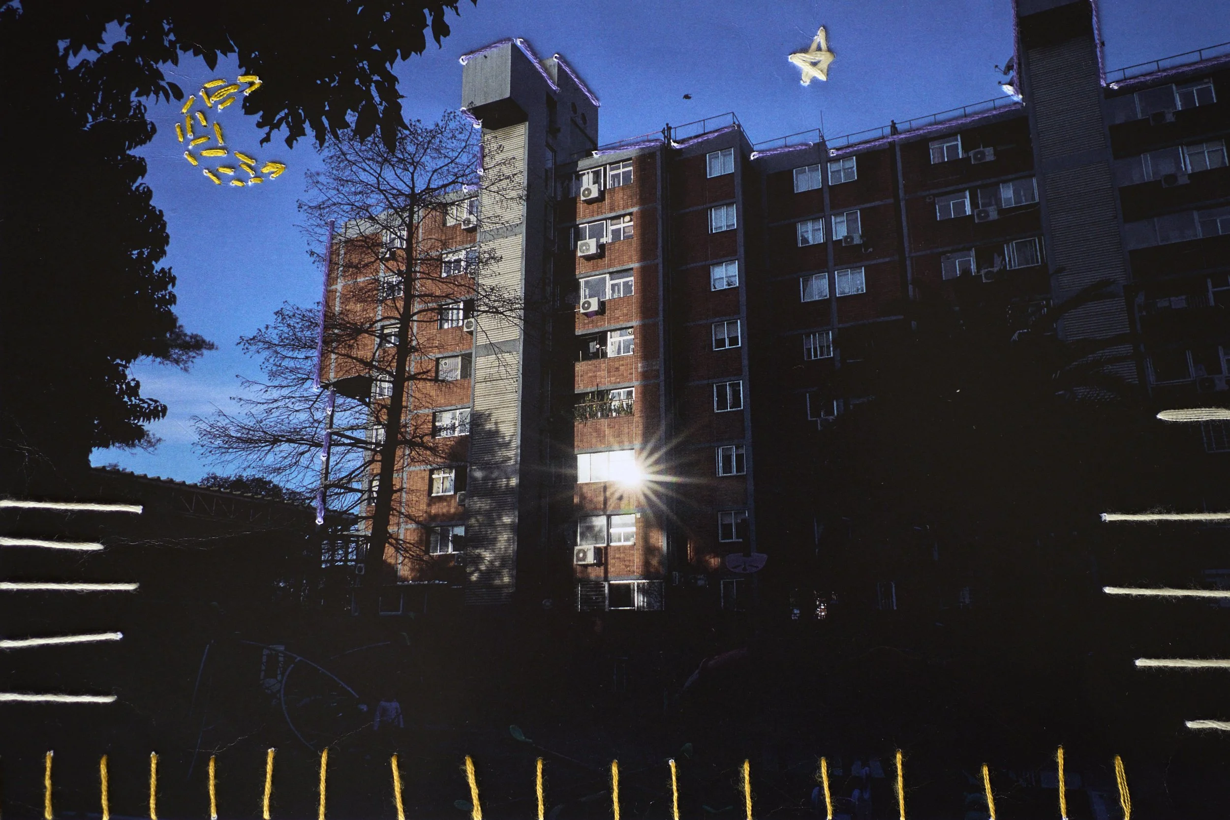  View of the Complejo Bulevar on a winter afternoon. Embroidery by Mariana and Vera 