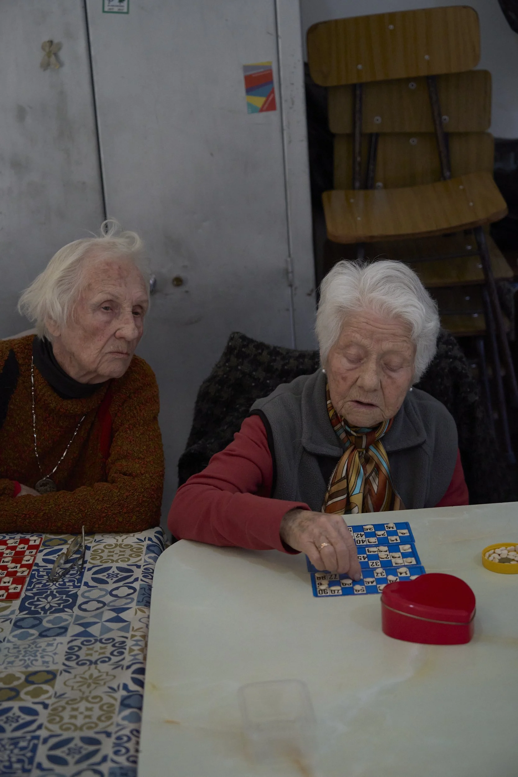  Bingo games in the Renascer elder center.  Complejo Bulevar remains a dynamic space, featuring a library and bookstore that acts as a cultural center, soccer classes, gardening activities, children’s recreation programs, senior programs, and versati