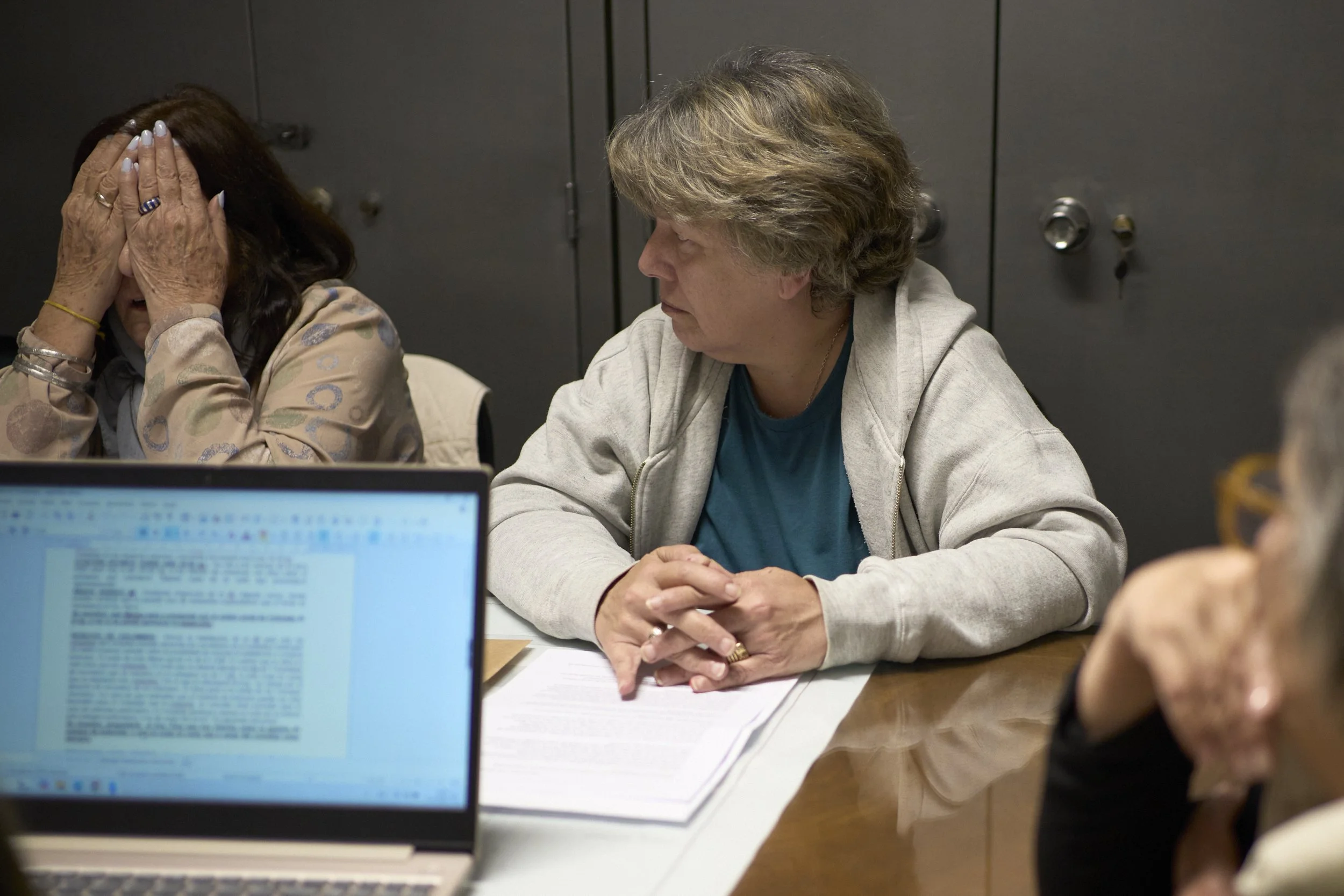  General assembly that gets together weekly, discusses internal issues.  Like any collective, Complejo Bulevar has faced challenges and transformations. Traditional celebrations like Three Kings Day have stopped and given way to new ones such as Hall