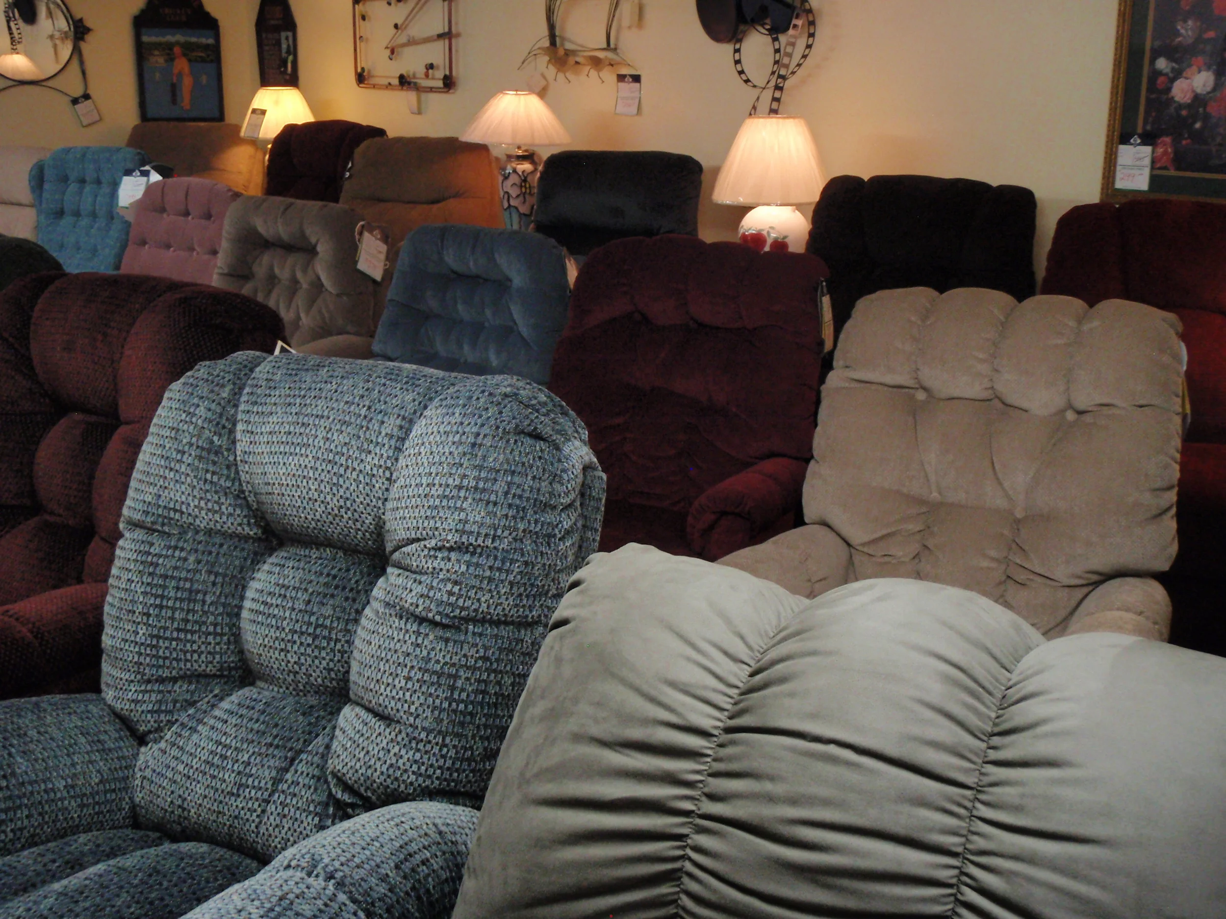 From petite to very large... manual or power... swivel, wall huggers and more...