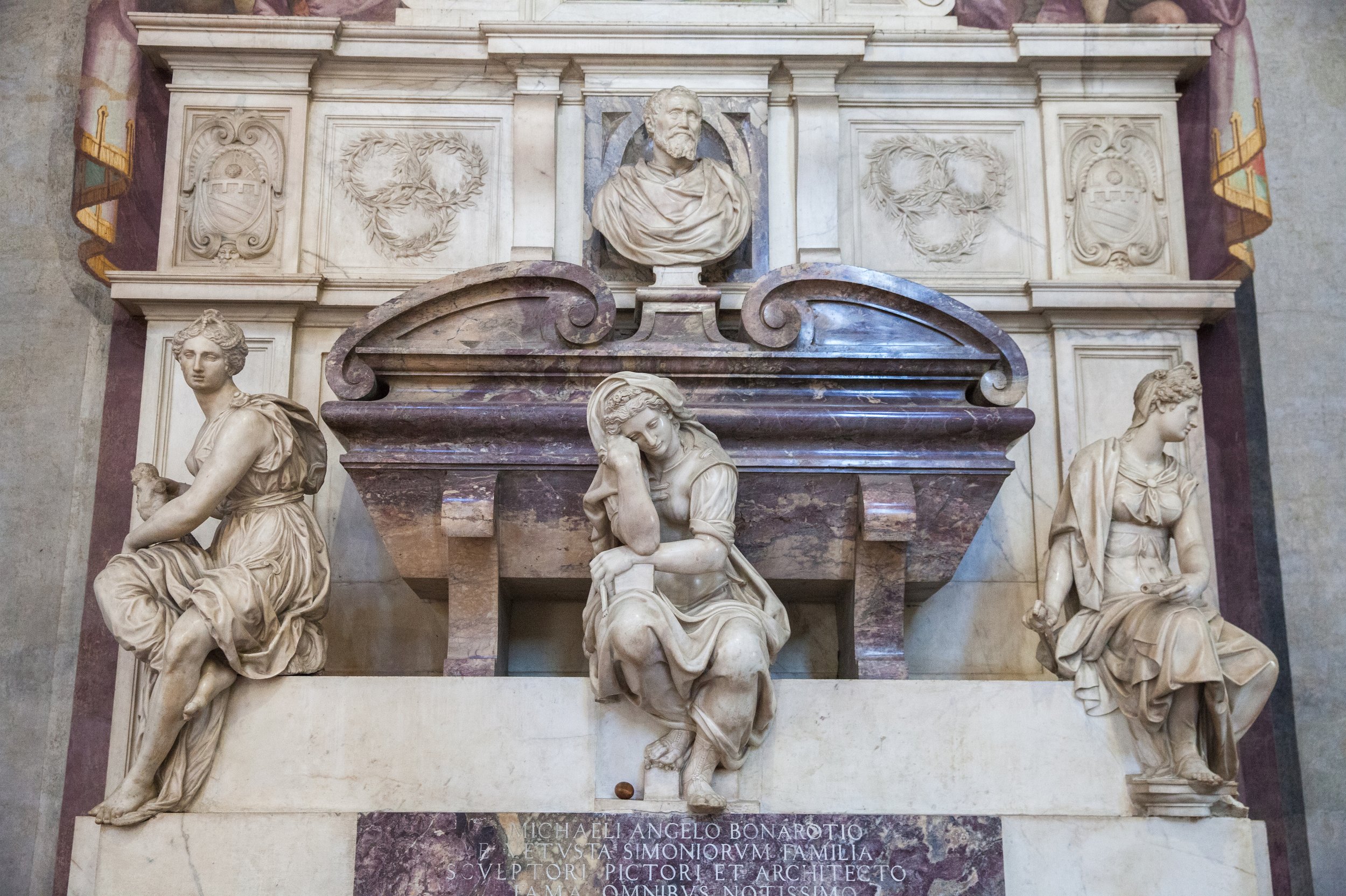 Michelangelos tomb in santa croce.jpg