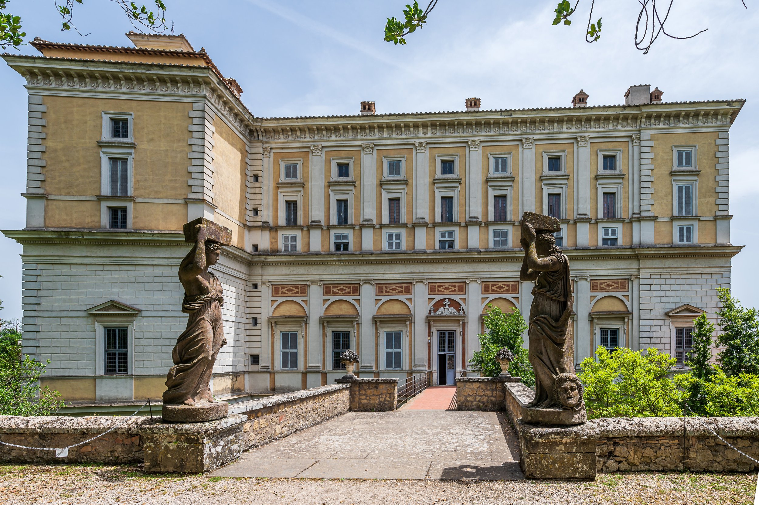 facade-villa-farnese-pentagonal-mansion-town-caprarola-province-viterbo-northern-lazio-italy.jpg