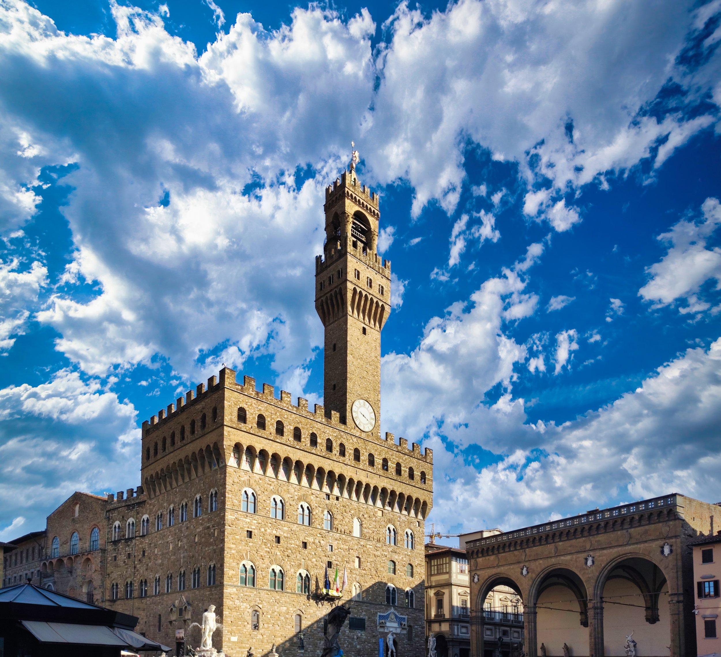 palazzo-vecchio-florence-sunny-cloudy-day-spring.jpg