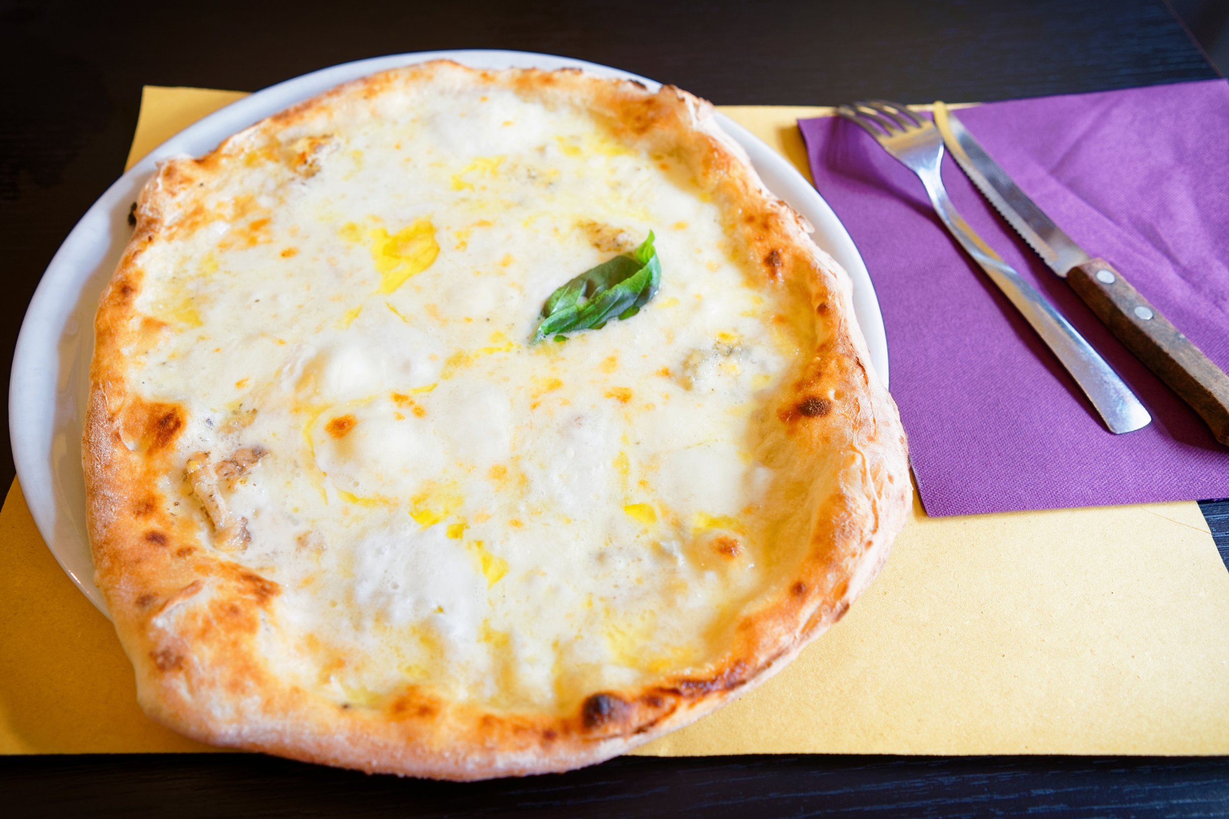pizza-four-cheese-pizzeria-florence-italy.jpg