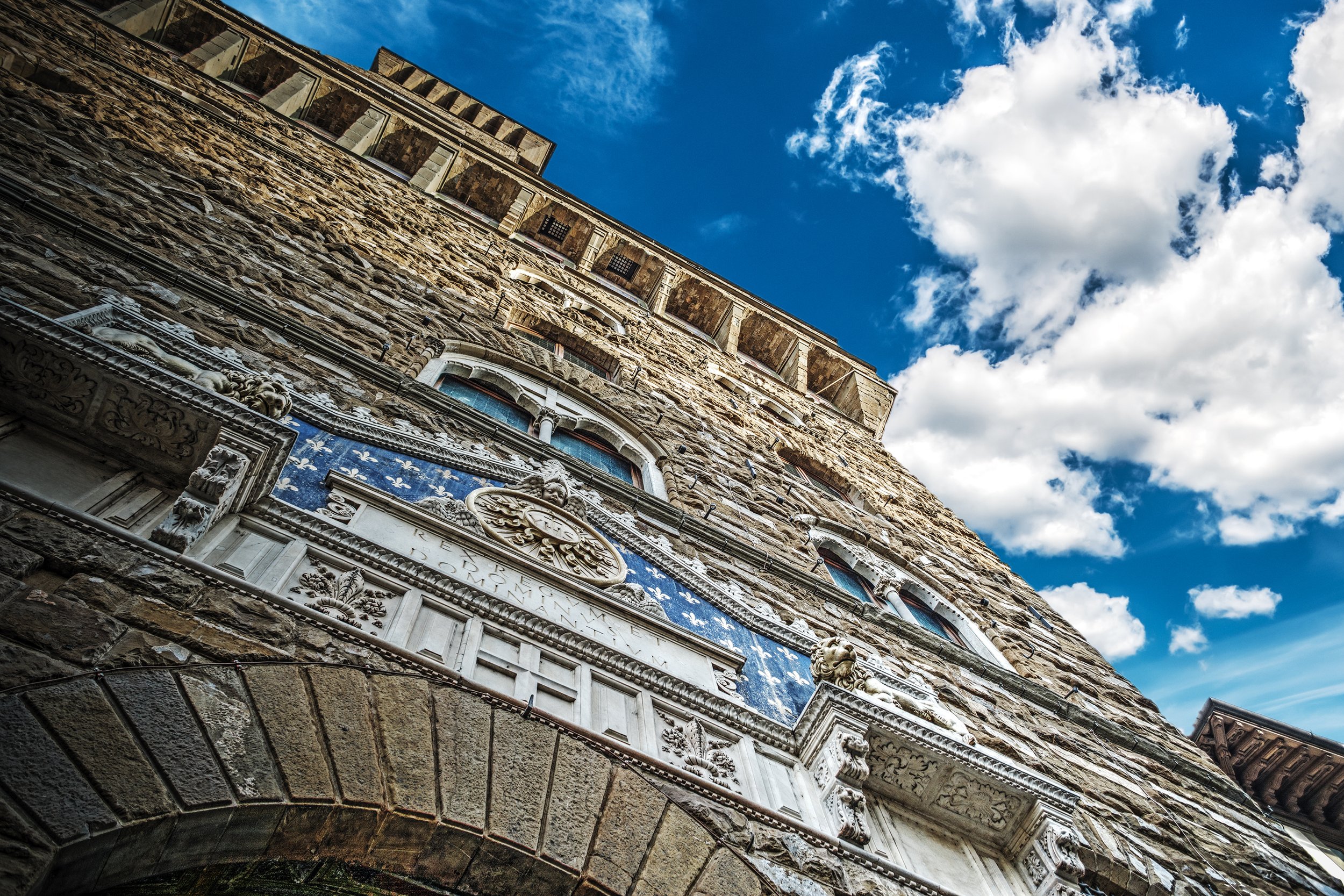 palazzo-vecchio-seen-from-cloudy-day.jpg