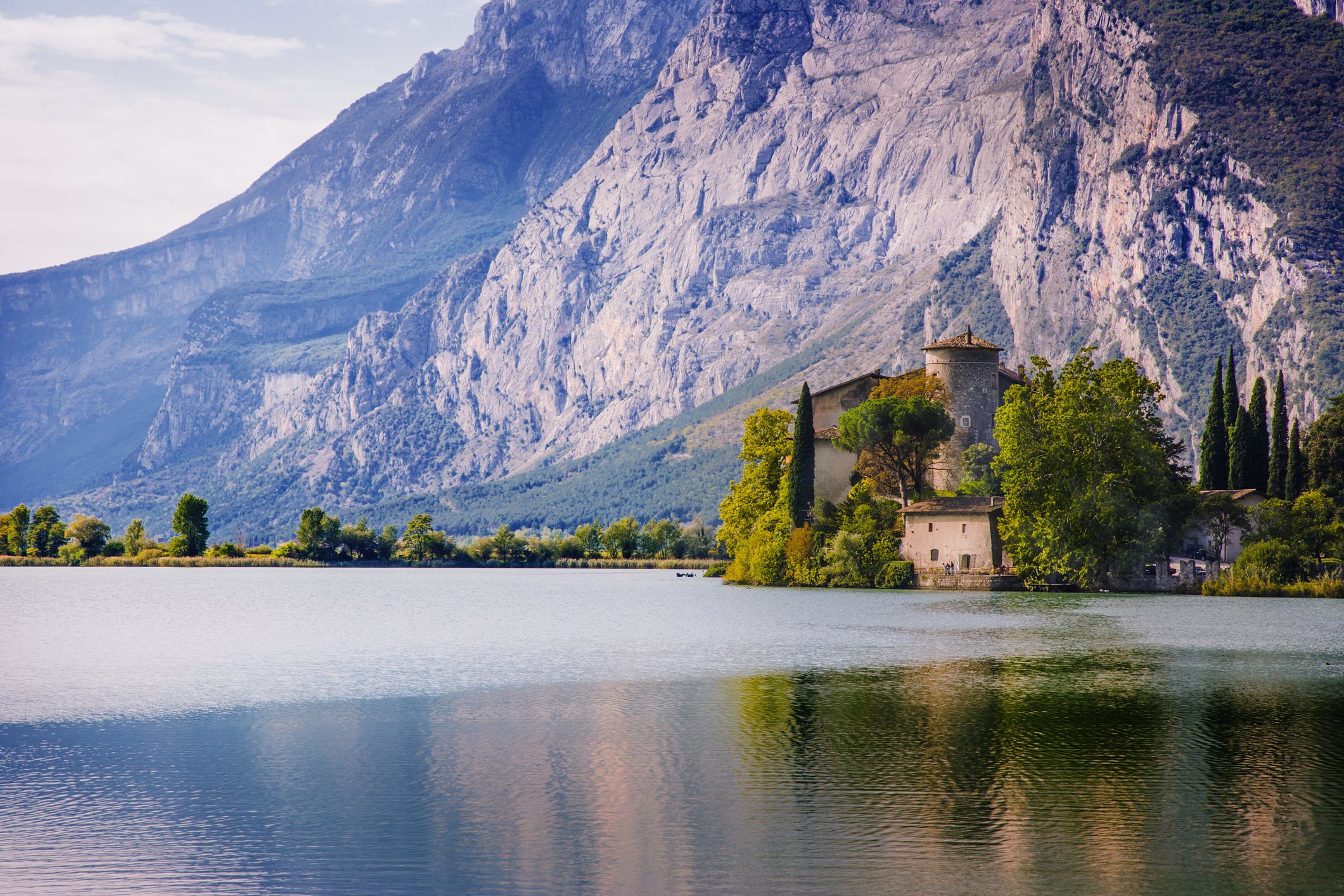 dreamstime_m_28601424  Trentino_Lake Toblino © Lucafabbian.jpg