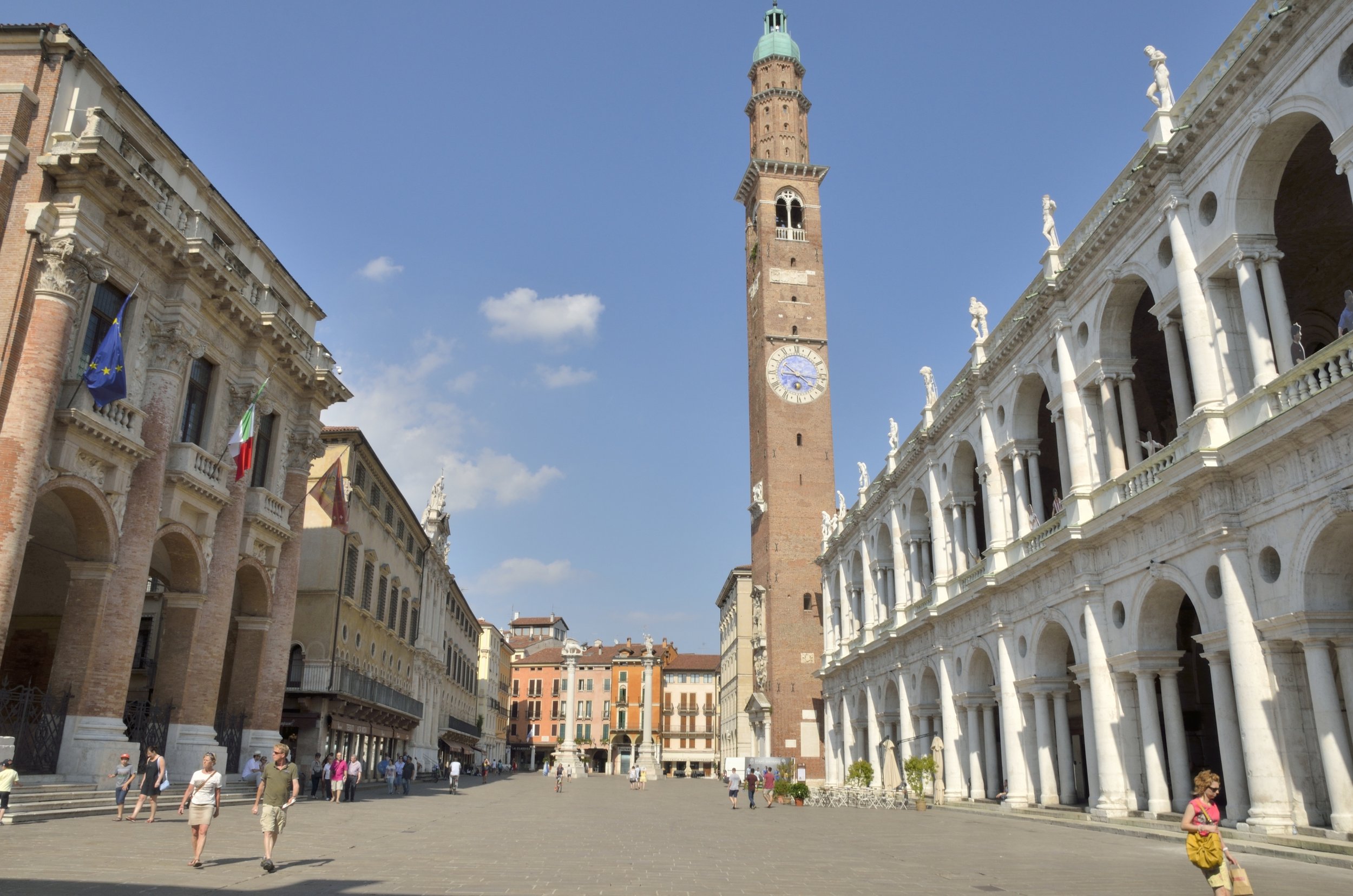 dreamstime_xl_49227288 Vicenza Bissara Tower by Pisano  Square of the Lords by Monysasi.jpg