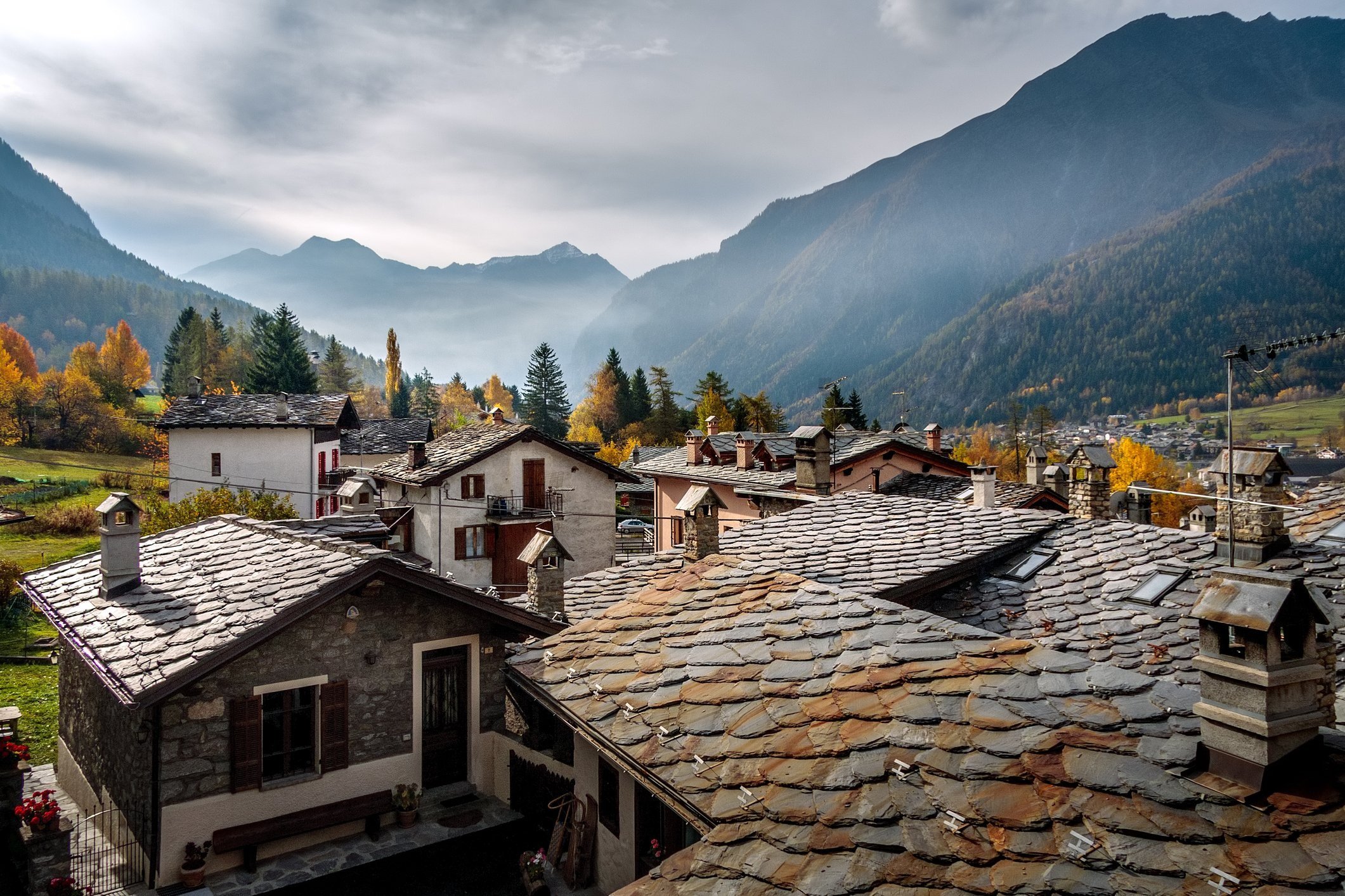 dreamstime_m_204649215+Cormayeur+in+Valle+d%27Aosta+by+Philip+Bird.jpg